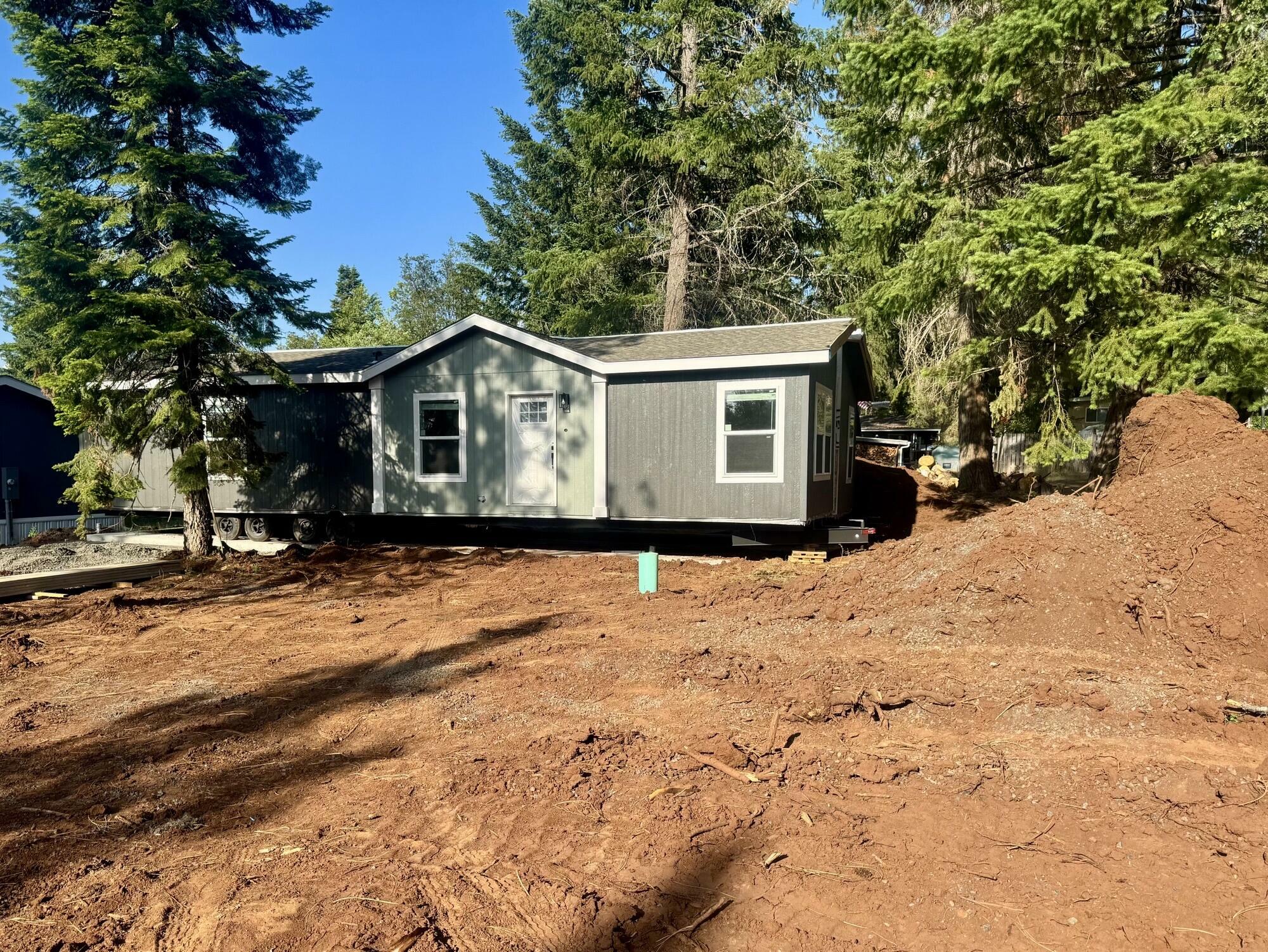 Property Photo: 855 Redwood Avenue OR 97522