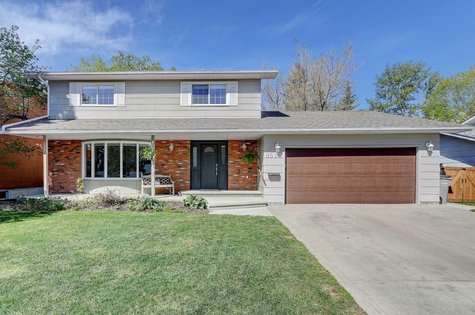 Property Photo:  8512 100A Street  AB T8V 3C3 