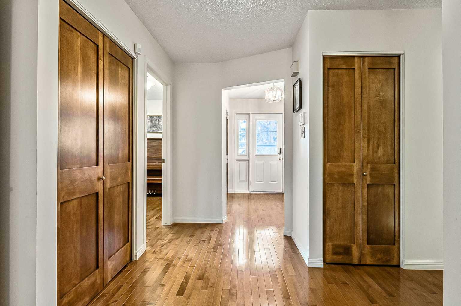 Property Photo:  2 Elm Avenue E  AB T1S 1K6 