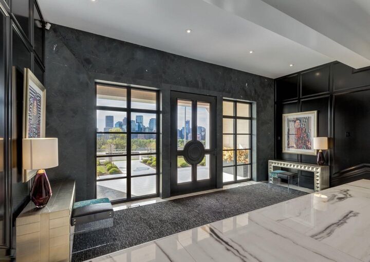 Property Photo:  732 Crescent Road NW  AB T2M 4A6 