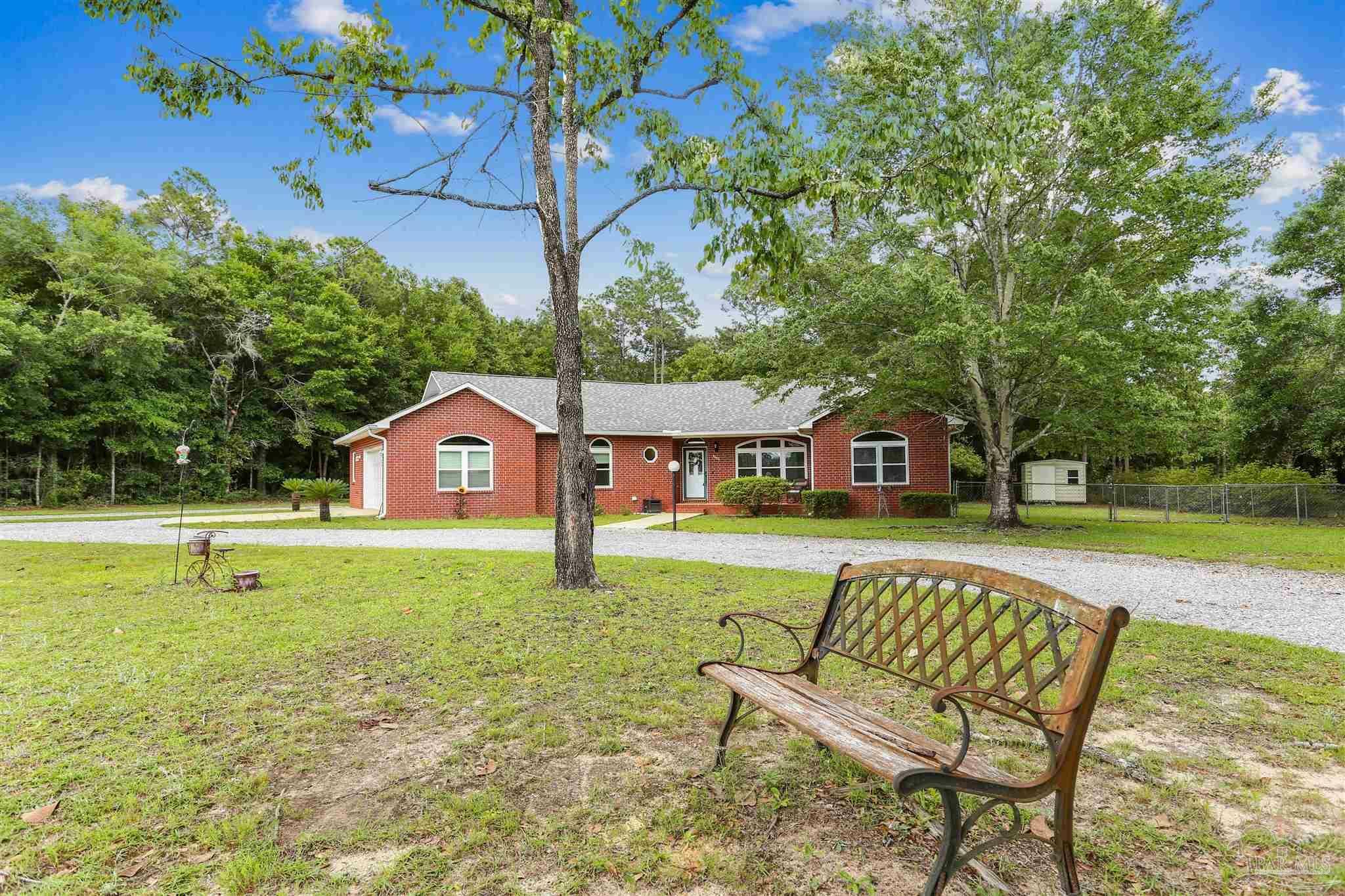 Property Photo: 3640 Schifko Rd FL 32533
