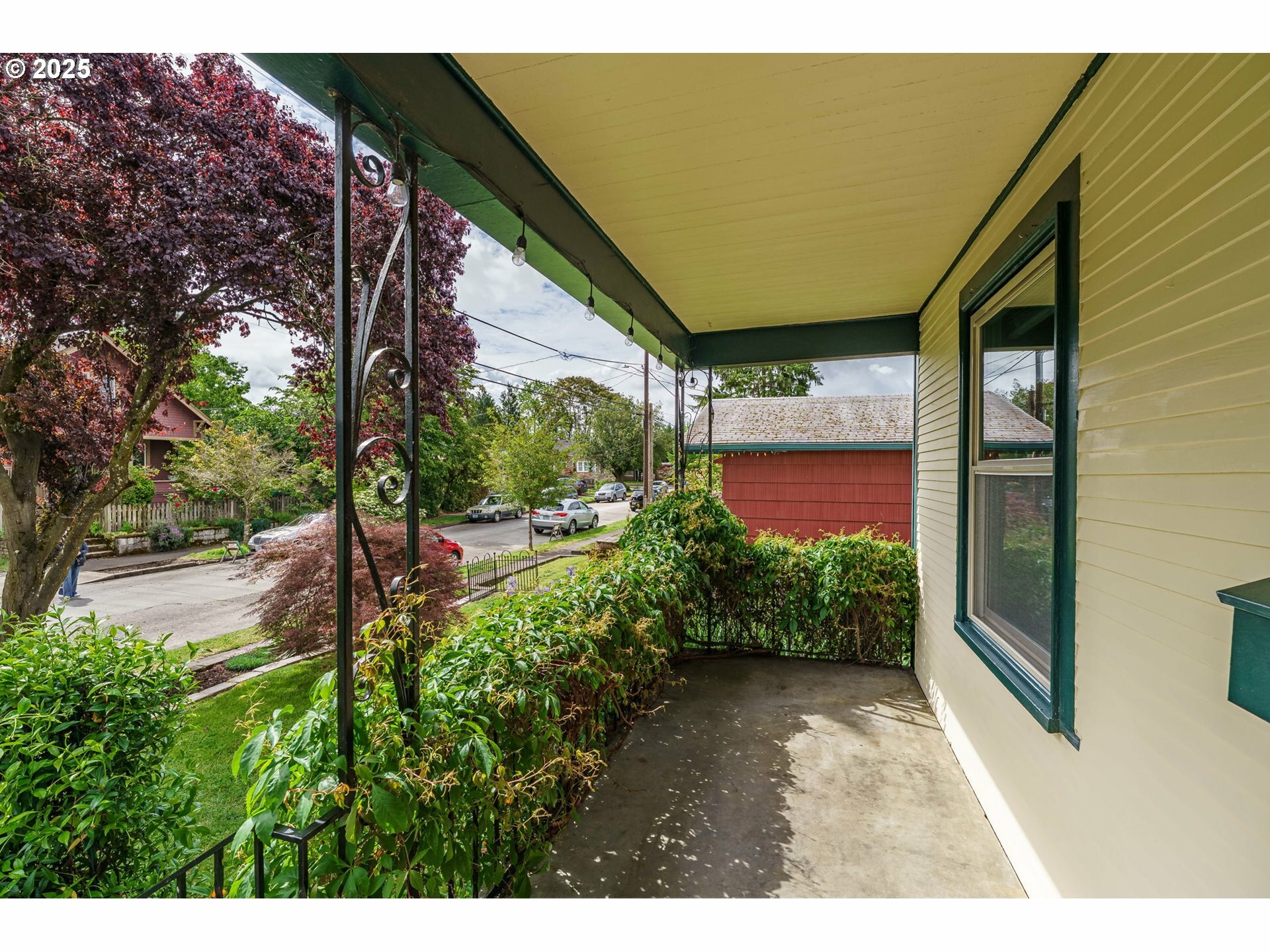 Property Photo: 3829 SE 63rd Ave OR 97206