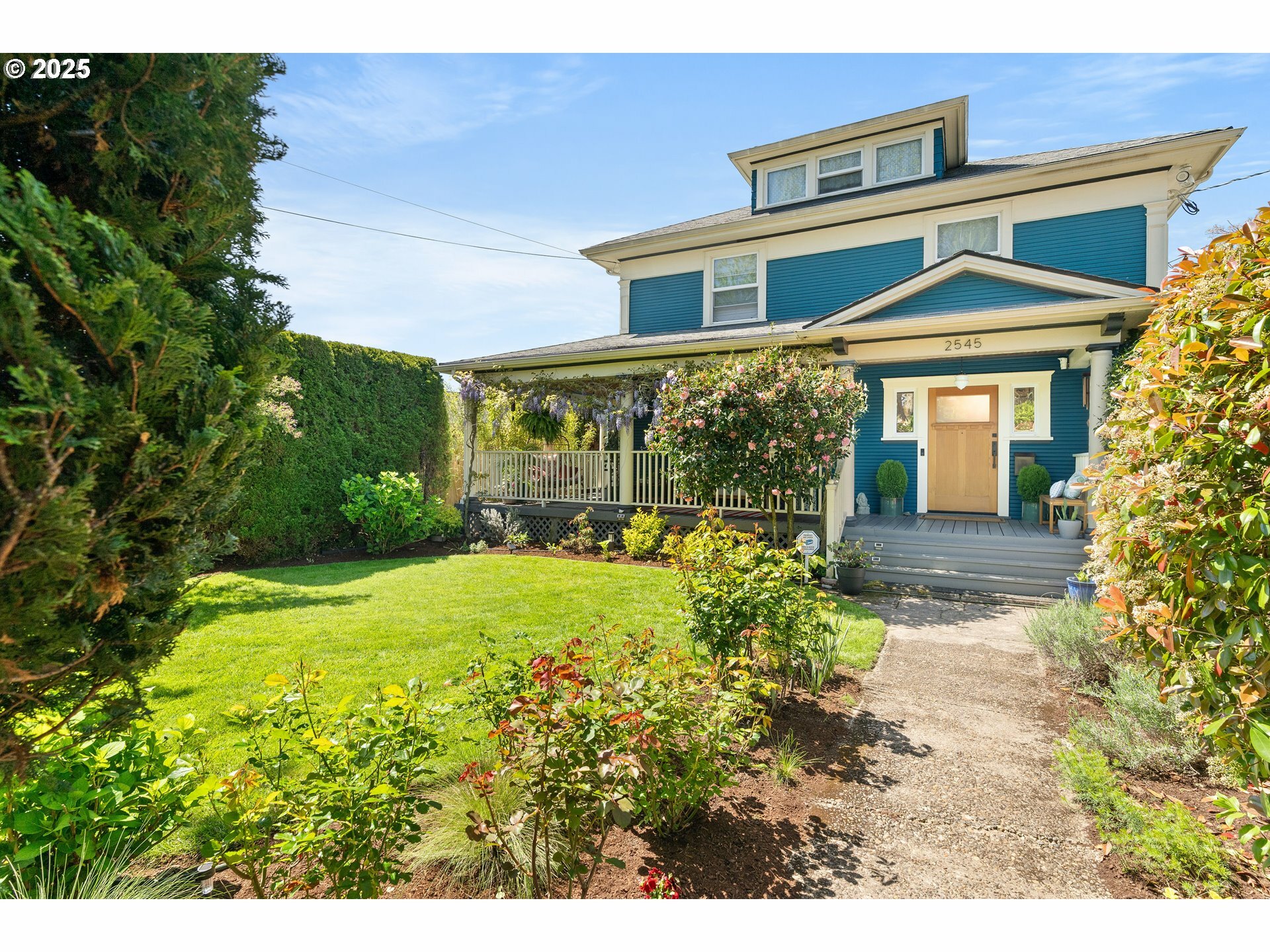 Property Photo: 2545 SE 29th Ave OR 97202