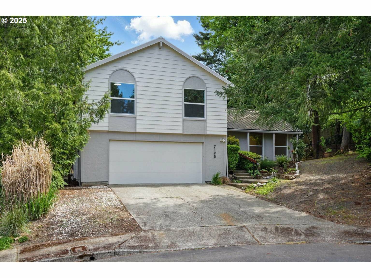 7195 SW Lara St  Portland OR 97223 photo