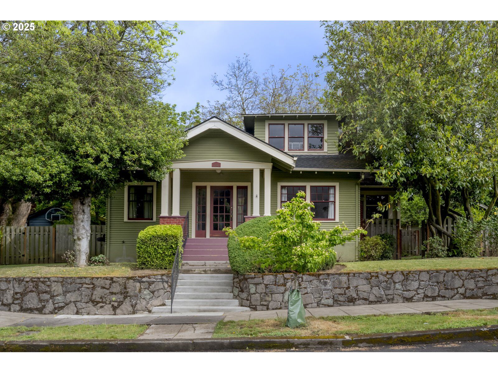 Property Photo: 110 W 28th St WA 98660