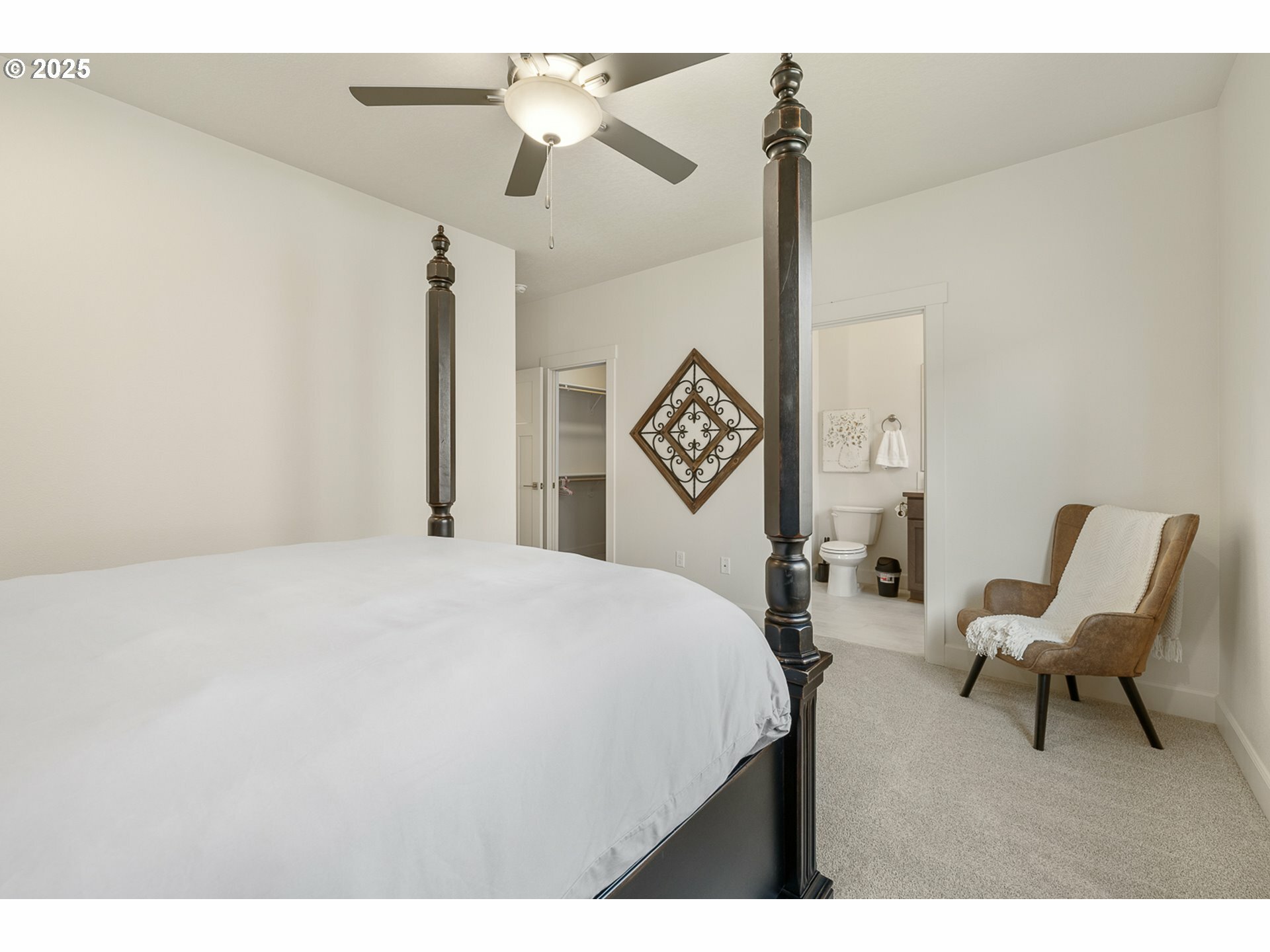 Property Photo: 881 E Autumn Ave OR 97838