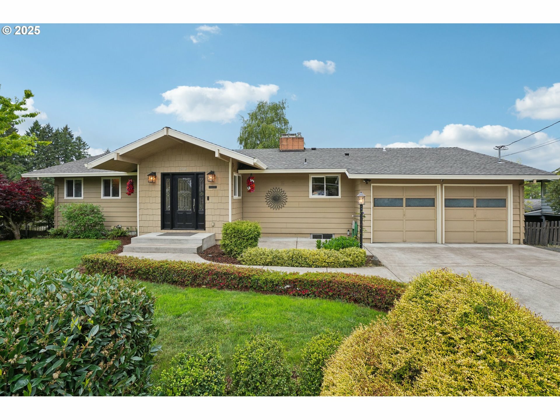 Property Photo: 12510 SW Summer Crest Dr OR 97223