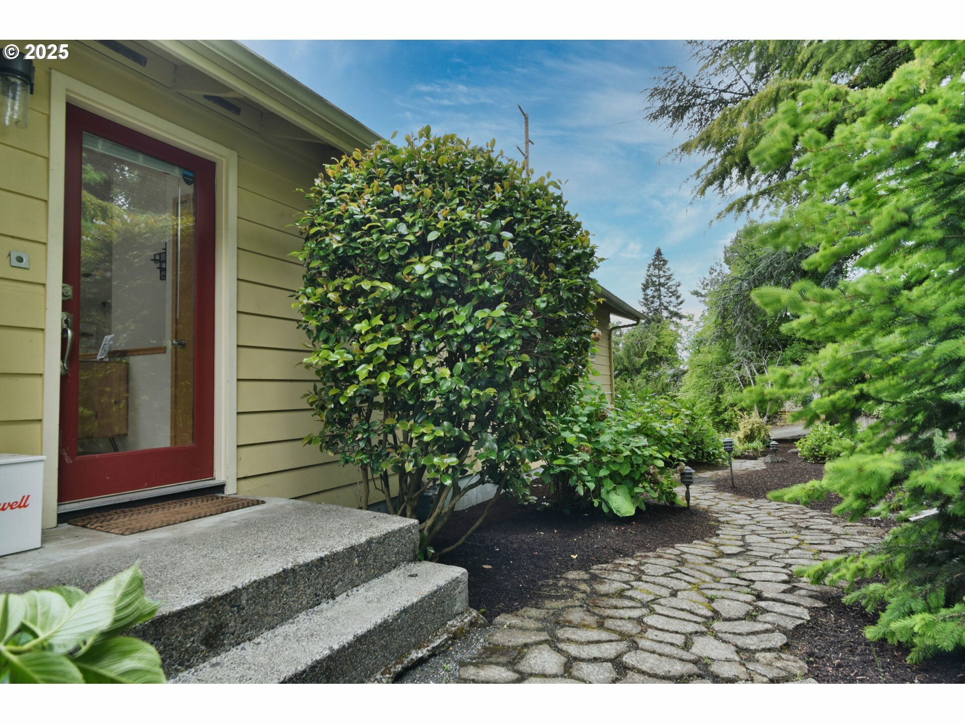 Property Photo: 8302 SW 65th Ave OR 97219