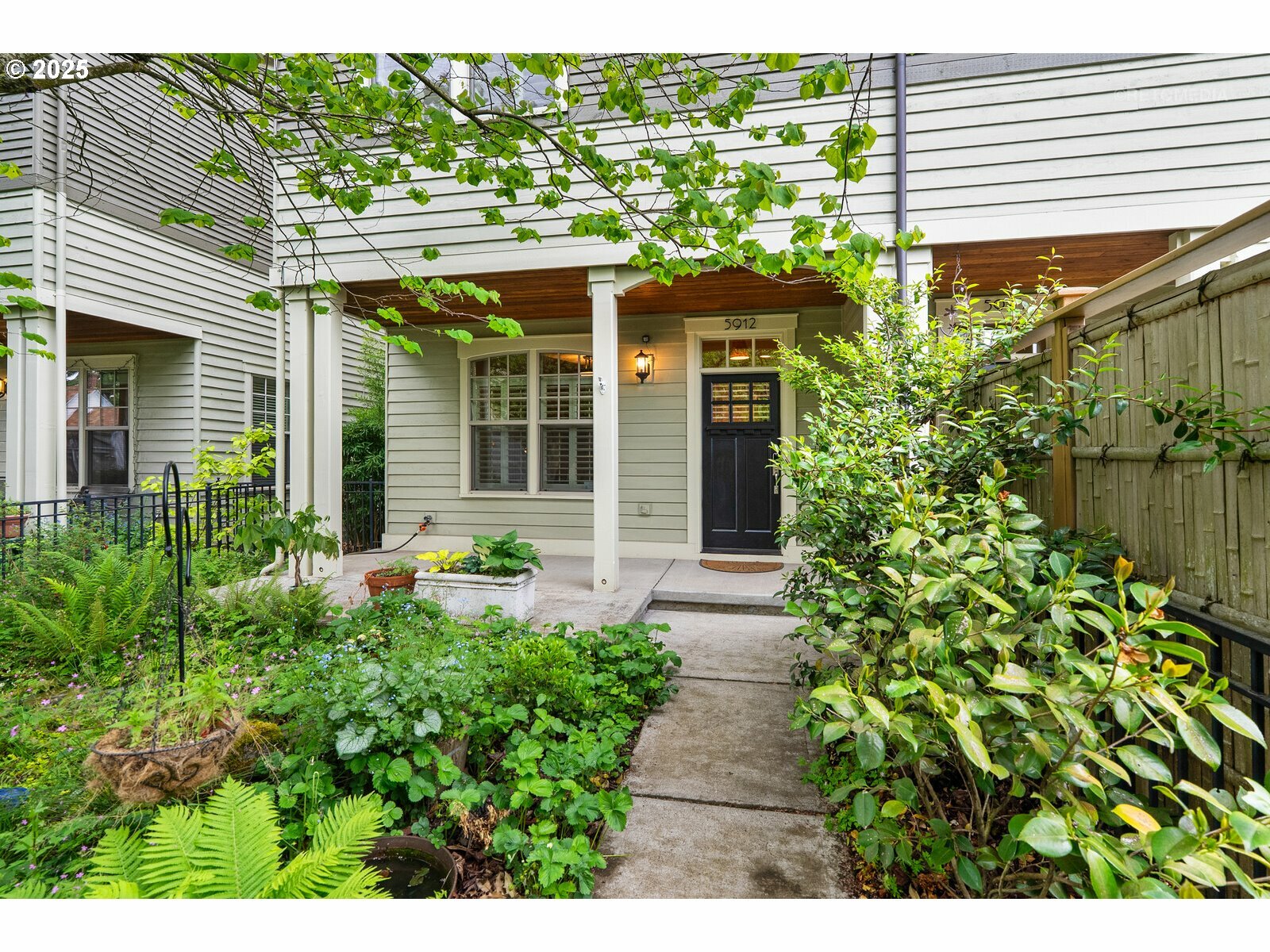 Property Photo: 5912 SE 47th Ave OR 97206