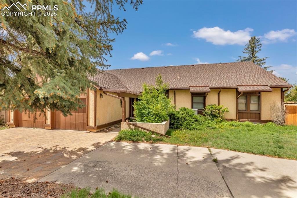 Property Photo: 1510 Kenland Court CO 80915