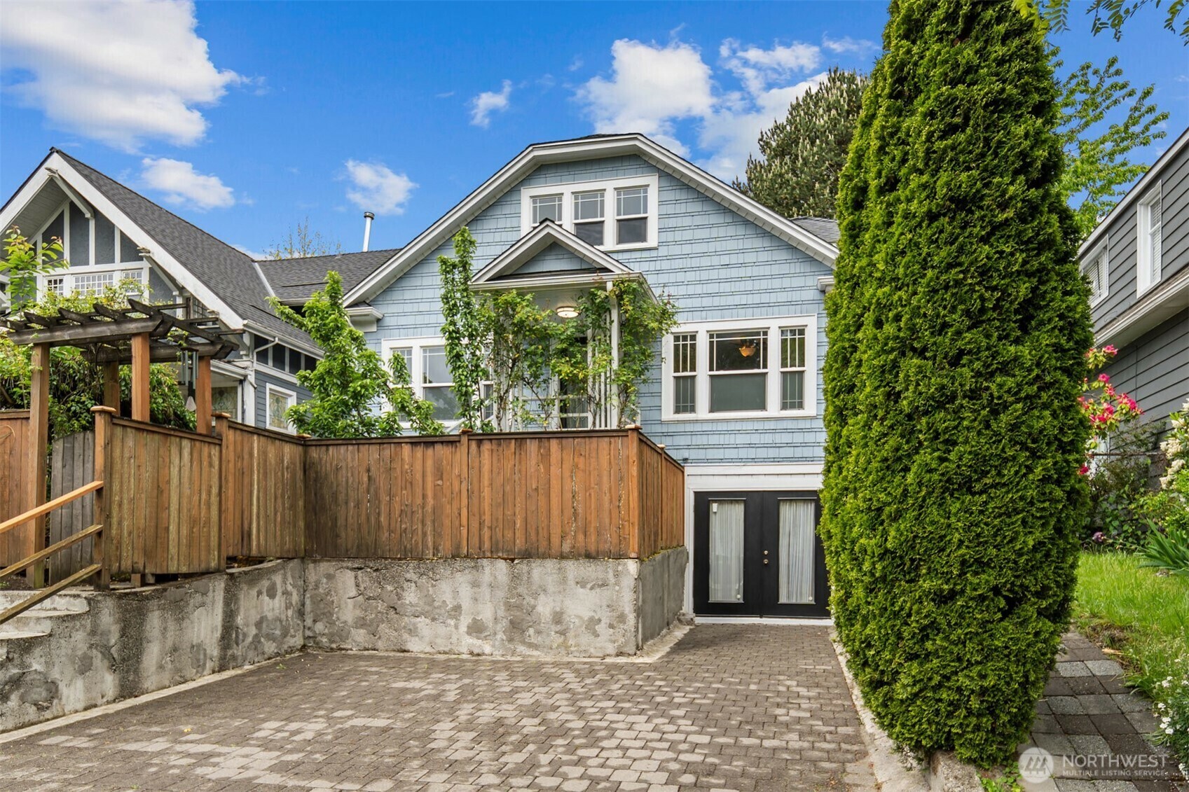 Property Photo: 511 23rd Avenue E WA 98112