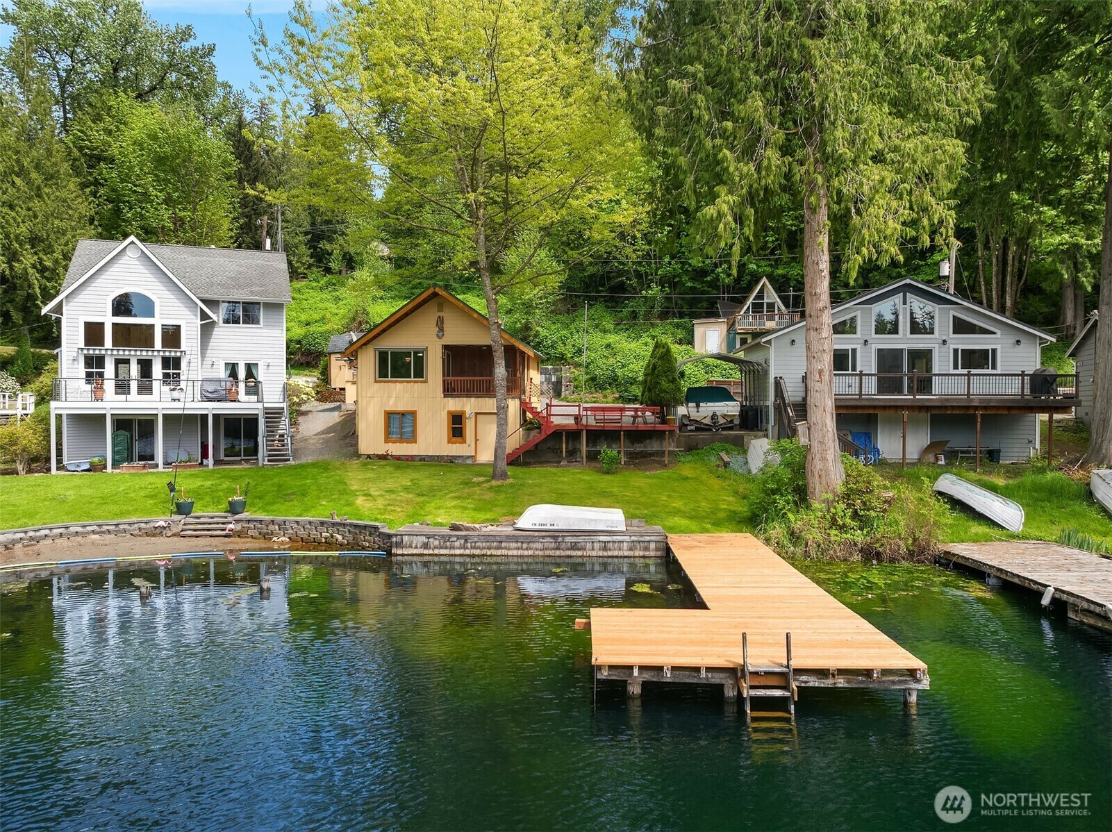 Property Photo: 422 239th Avenue NE WA 98290