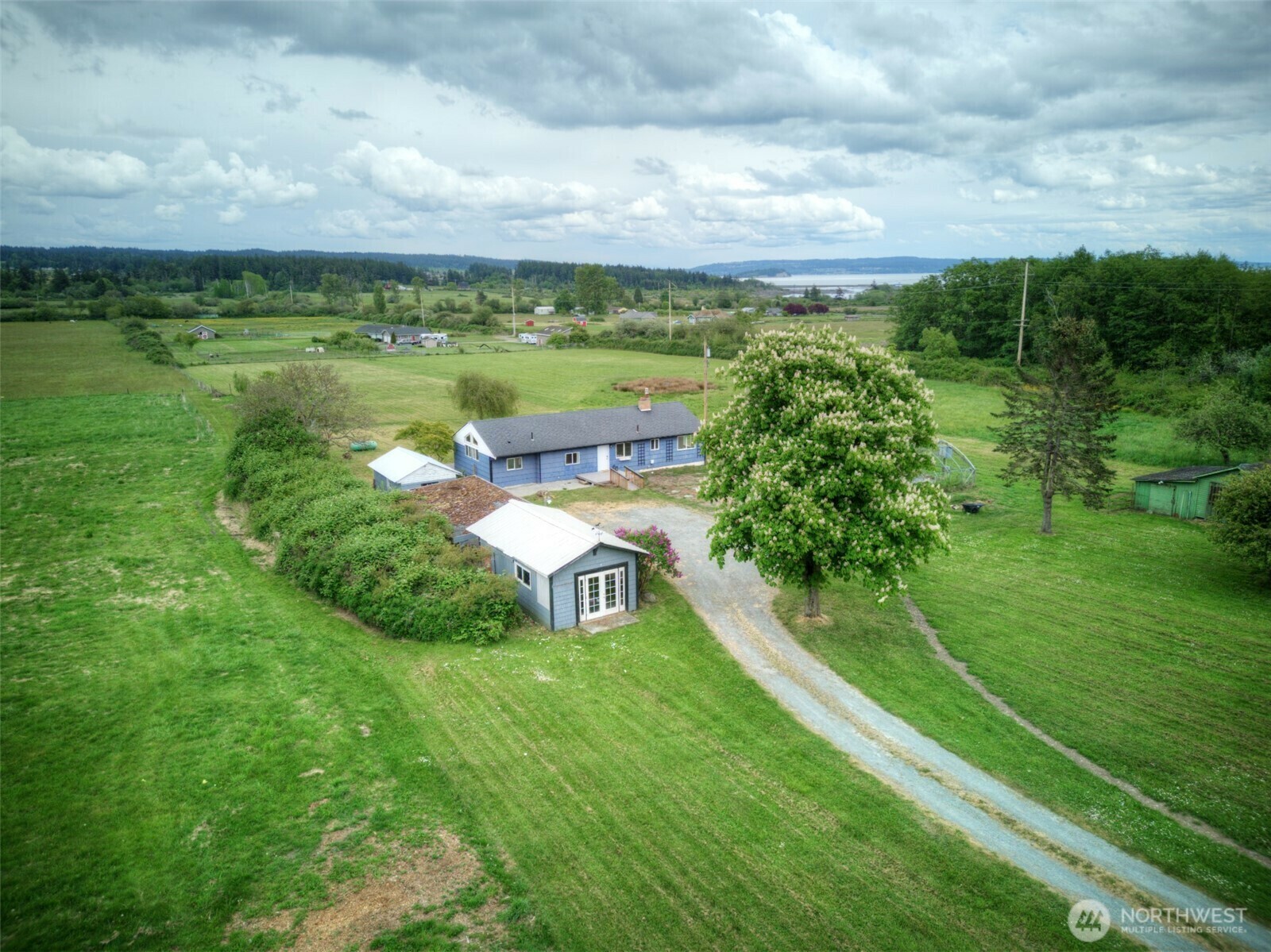 Property Photo: 2814 Torpedo Rd WA 98277