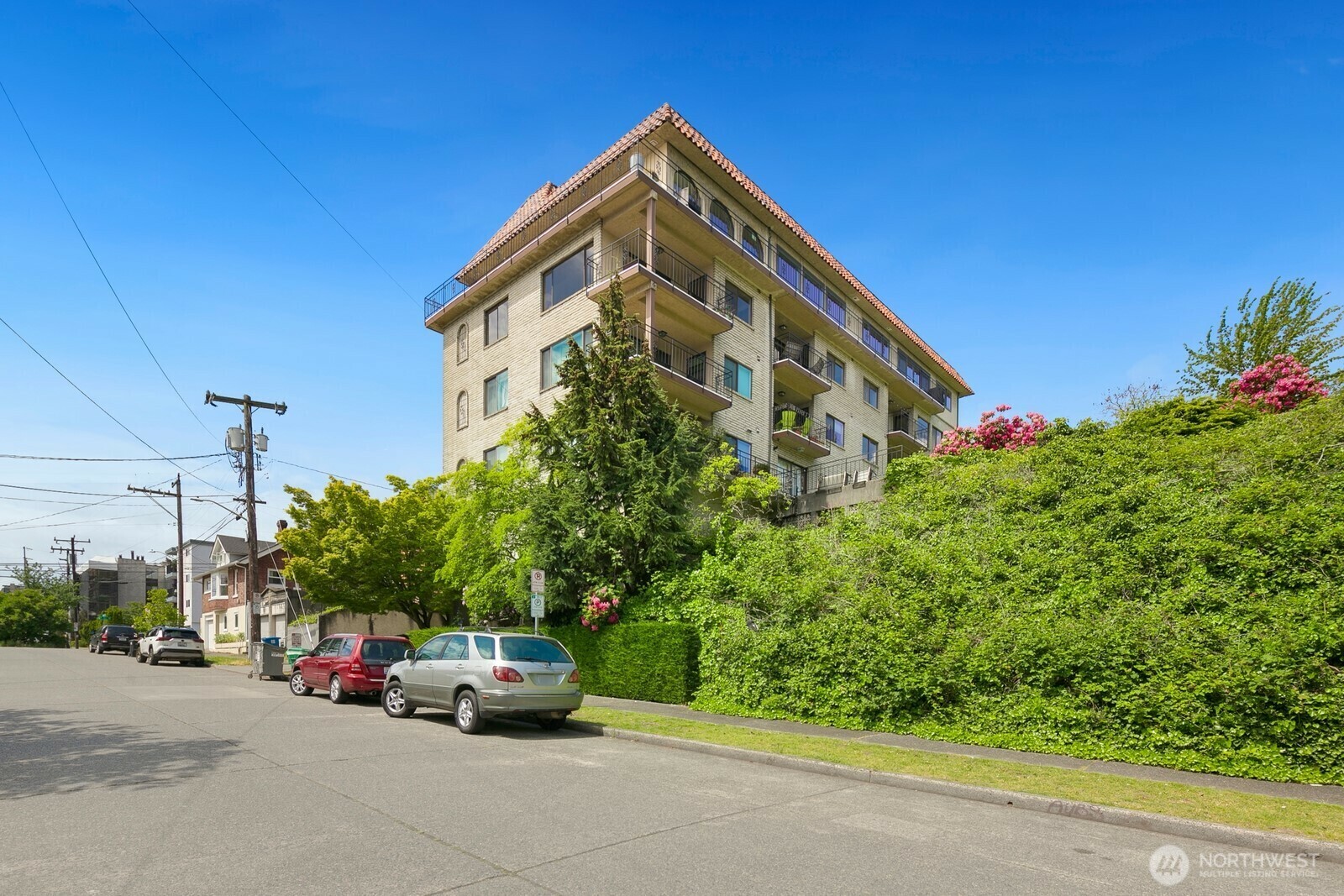 610  Aloha Street 303  Seattle WA 98109 photo
