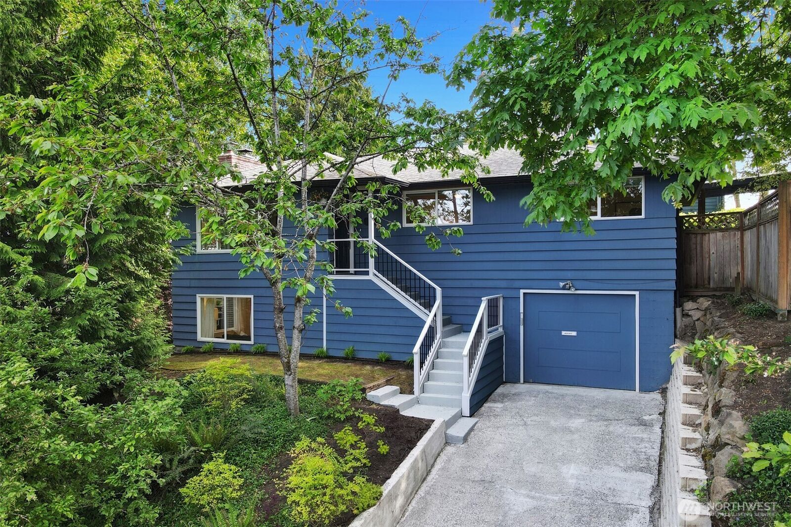 Property Photo:  425  31st Avenue  WA 98122 