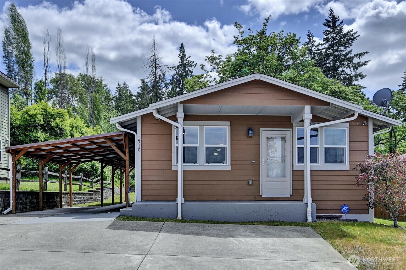 Property Photo: 1910 E Gregory Street Ct WA 98404