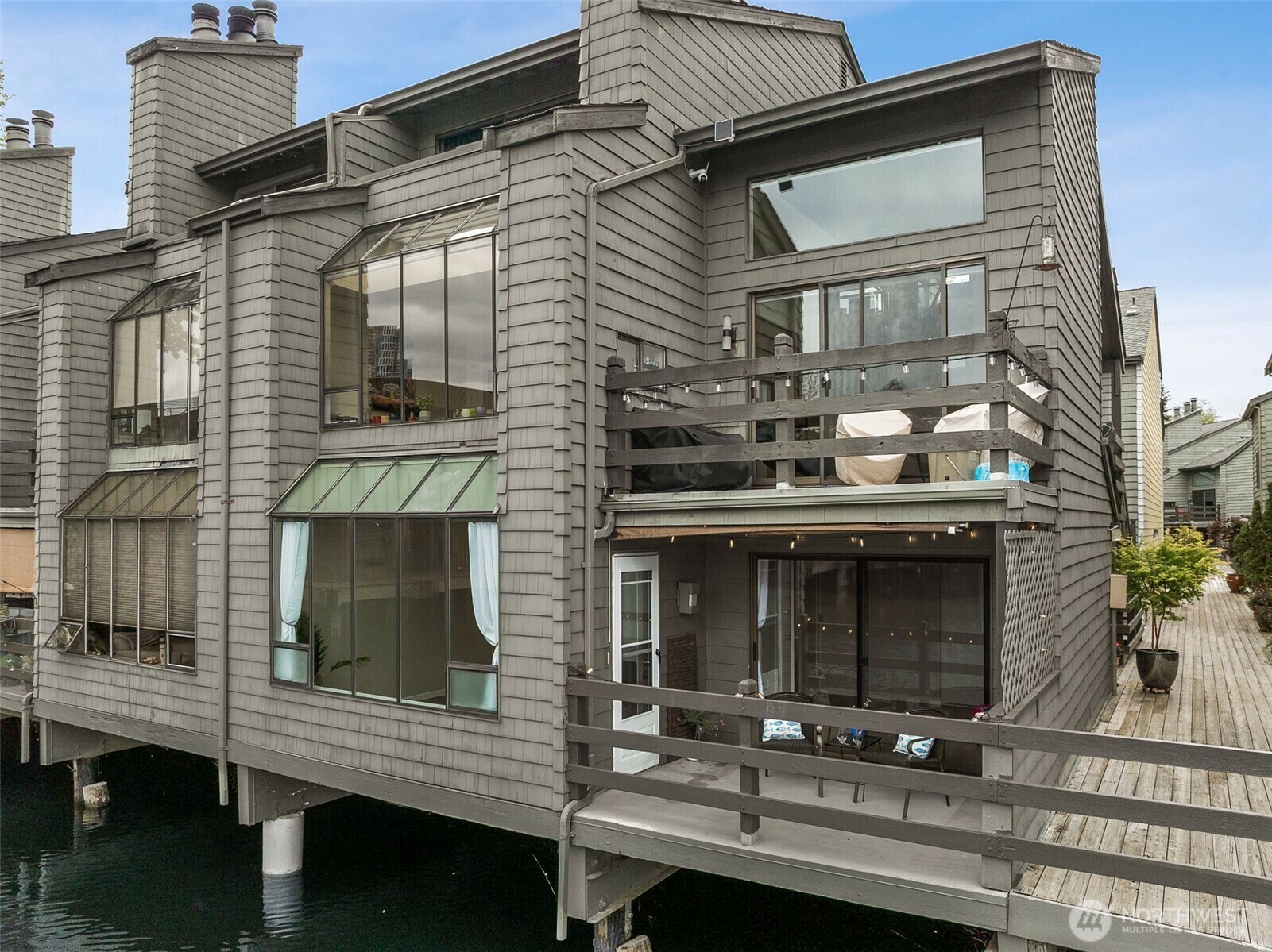 Property Photo: 7 Lake Bellevue Drive 109 WA 98005