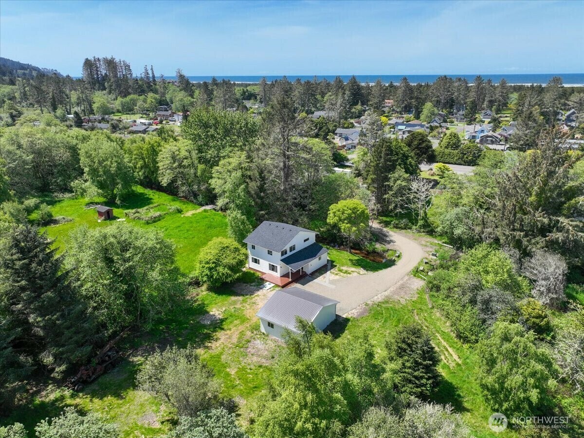 Property Photo: 1405 33rd Street WA 98644