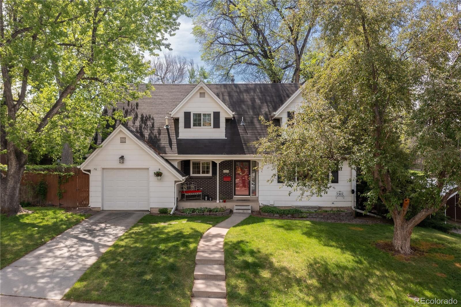 Property Photo: 8390 E Davies Place CO 80112