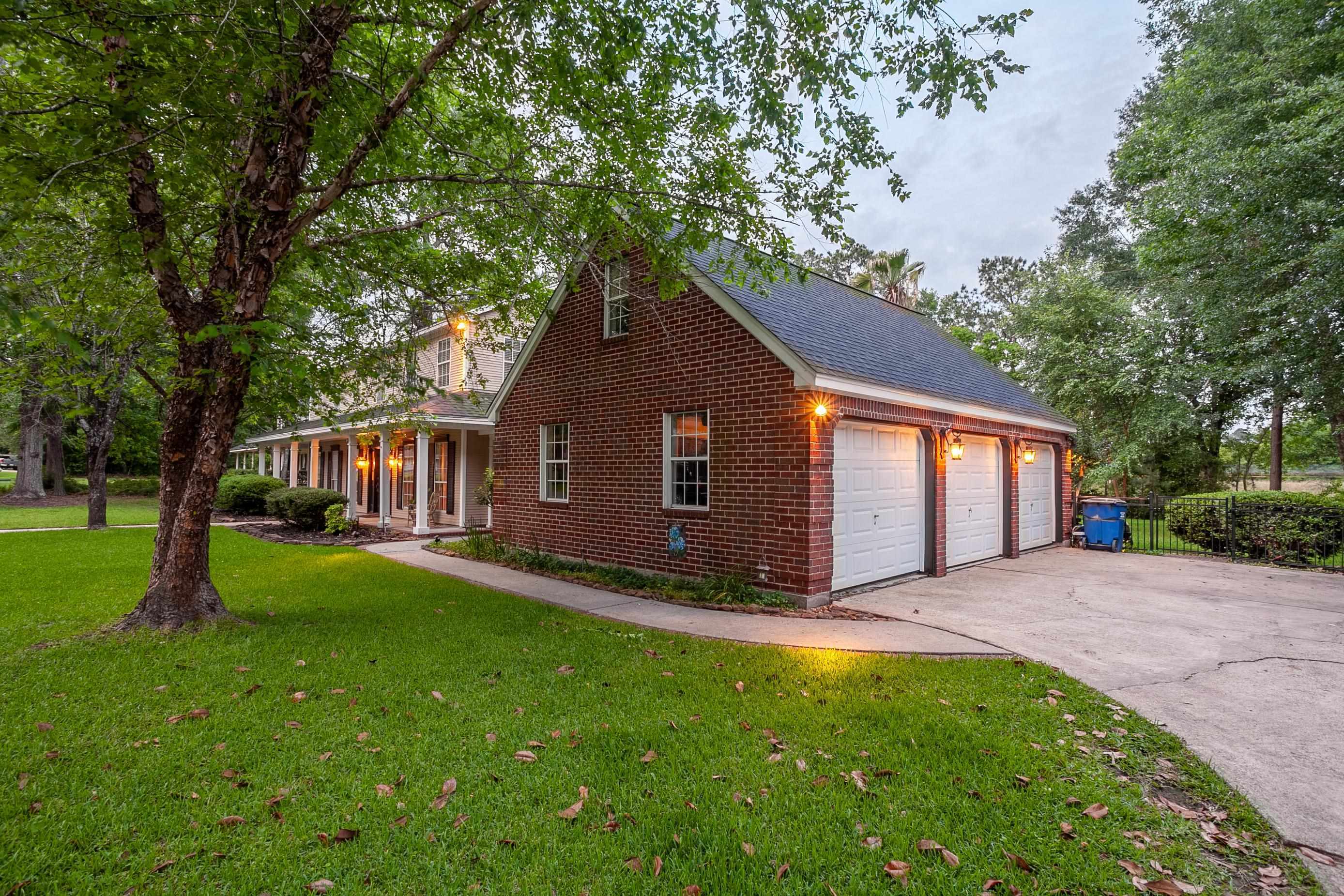 Property Photo: 415 Neches TX 77657