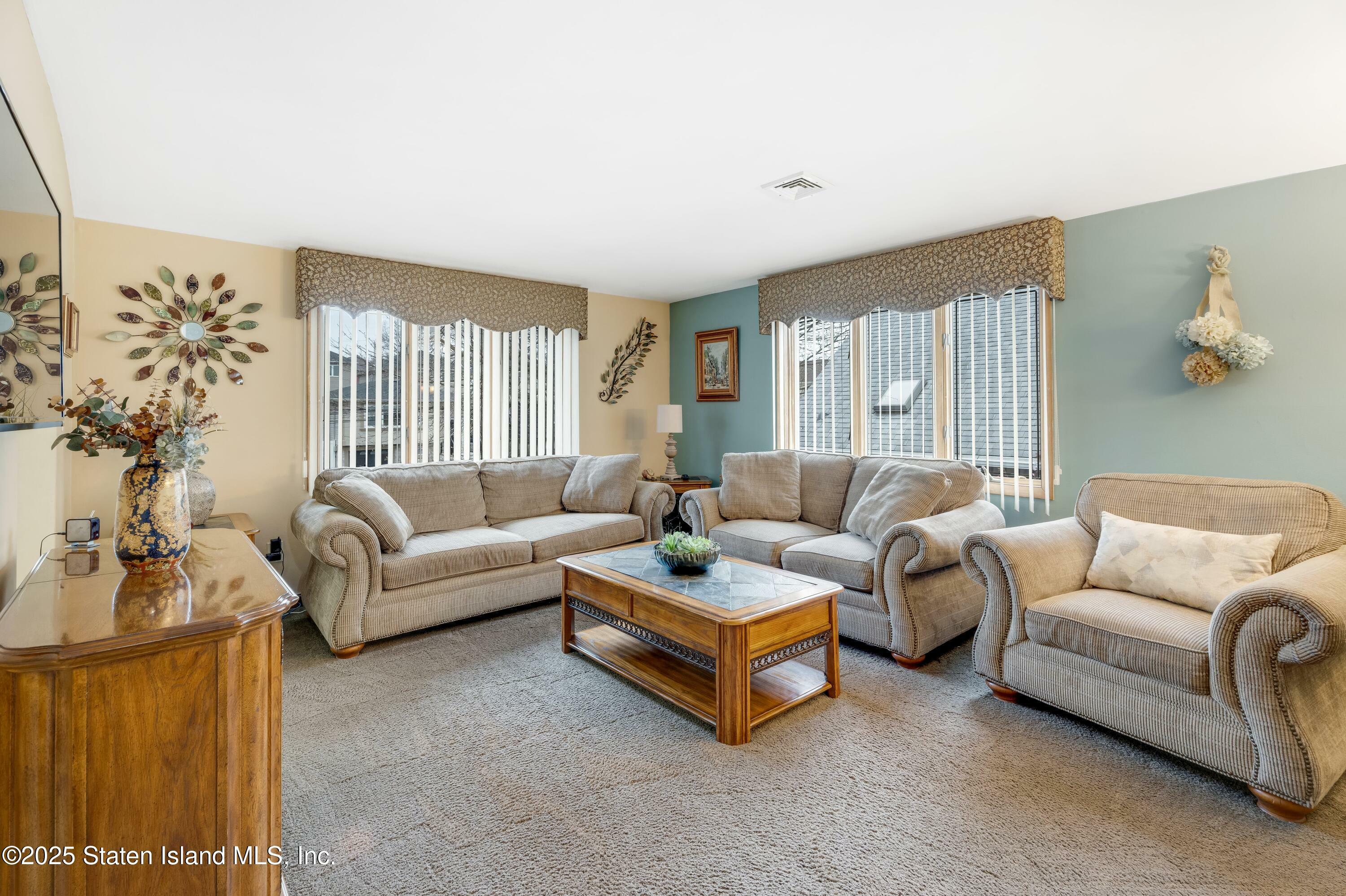 Property Photo: 296 Ashland Avenue NY 10309
