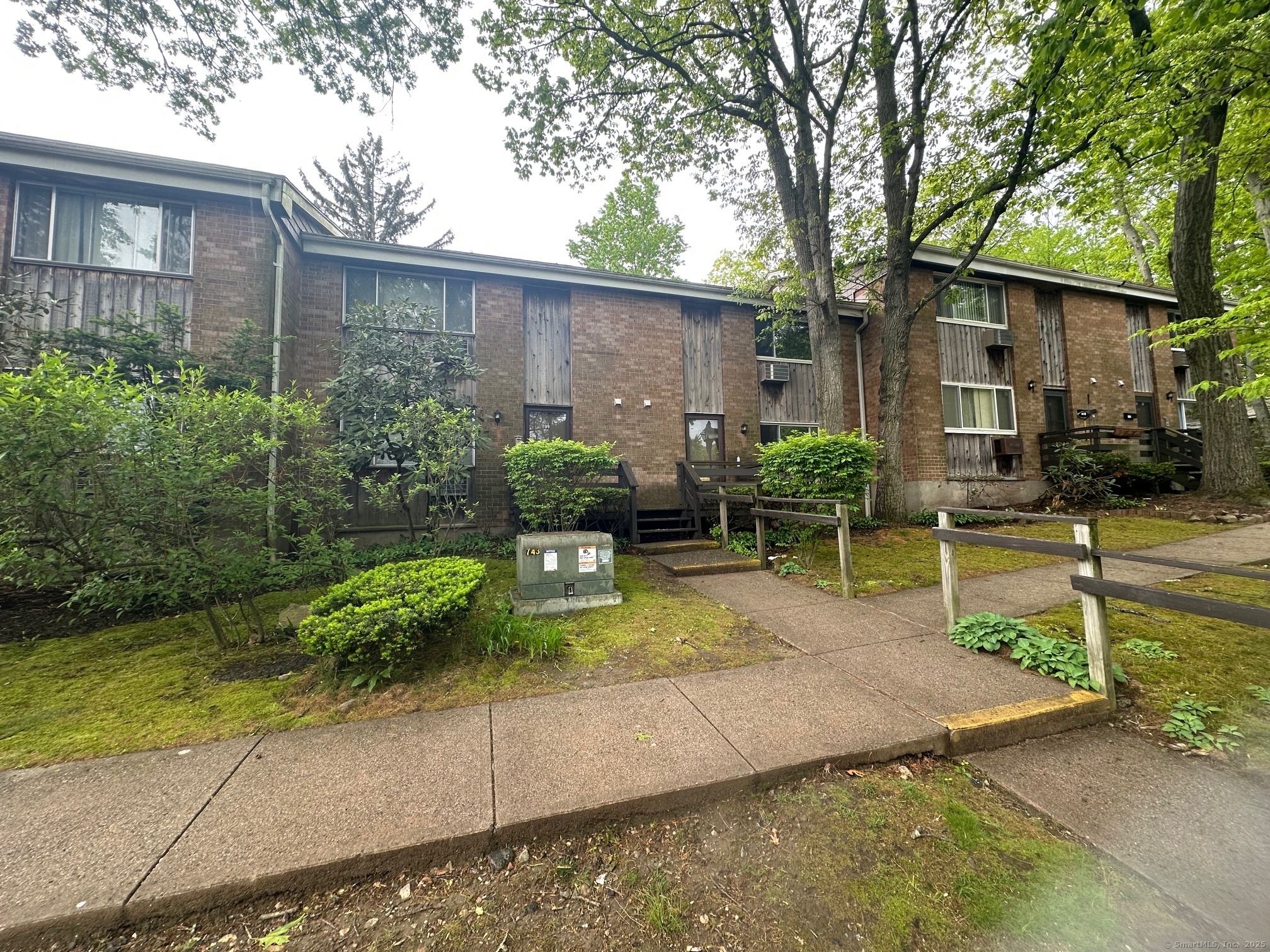 Property Photo:  200 Woodmont Avenue Apt 100  CT 06606 