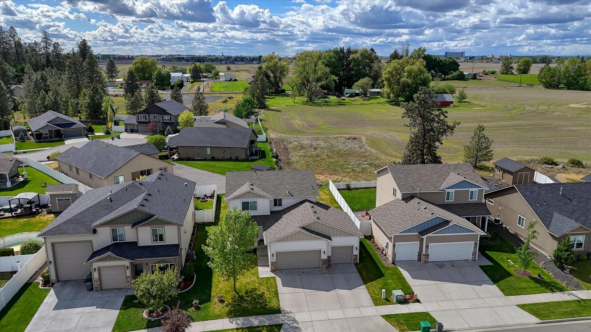Property Photo: 1006 S Oswald St St WA 99224