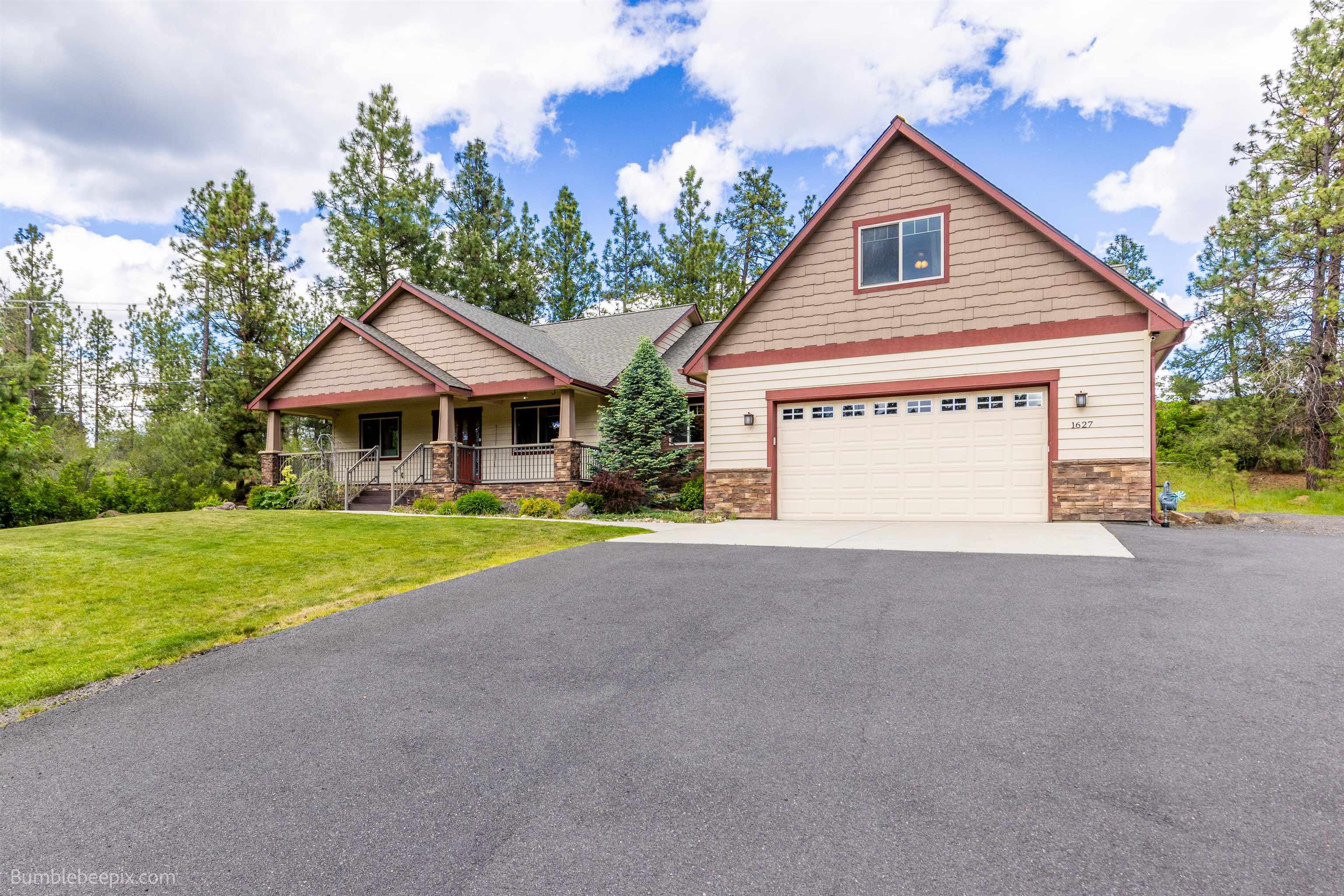 Property Photo: 1627 S Royal St WA 99224