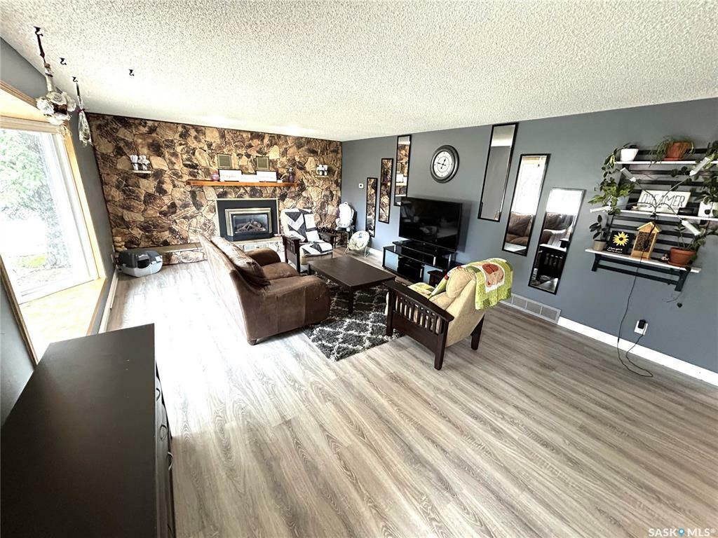 Property Photo: 356 Eastview Street SK S0N 0H0