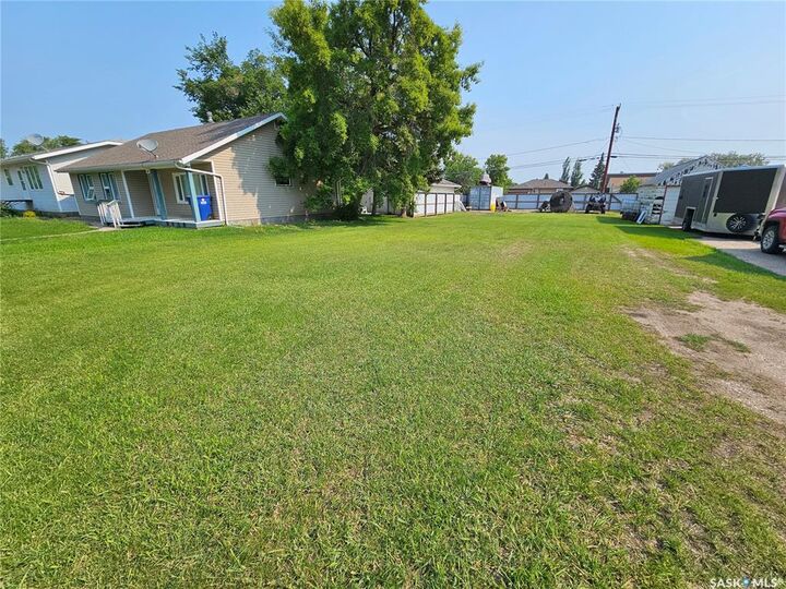 Property Photo:  241 4th Avenue W  SK S0K 4L0 