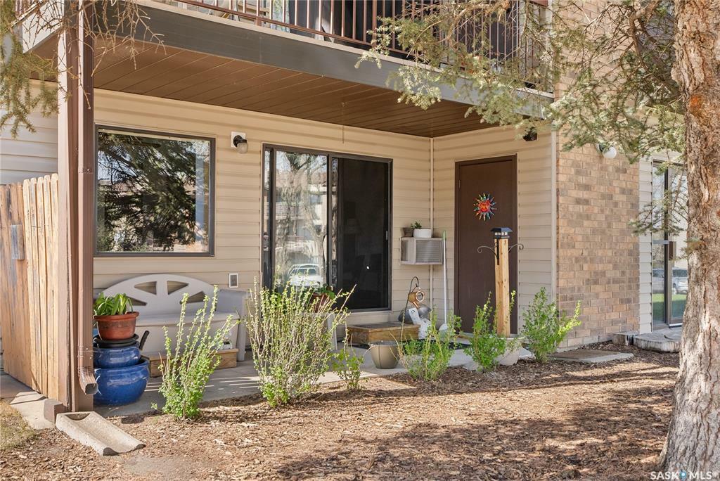 Property Photo: 285 Kingsmere Boulevard 104 SK S7K 6E1