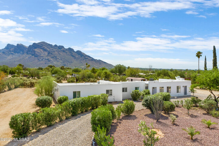 Property Photo: 9302 N Rancho Verde Drive AZ 85704