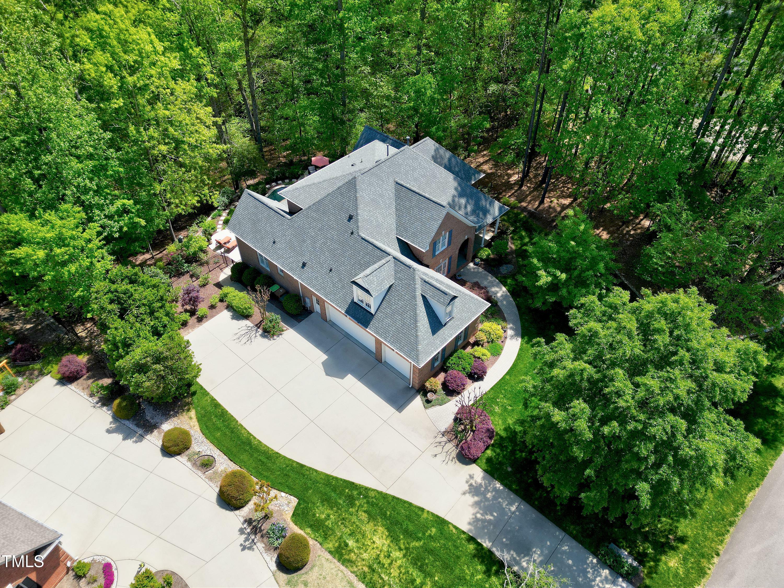 Property Photo: 404 Settlecroft Lane NC 27540