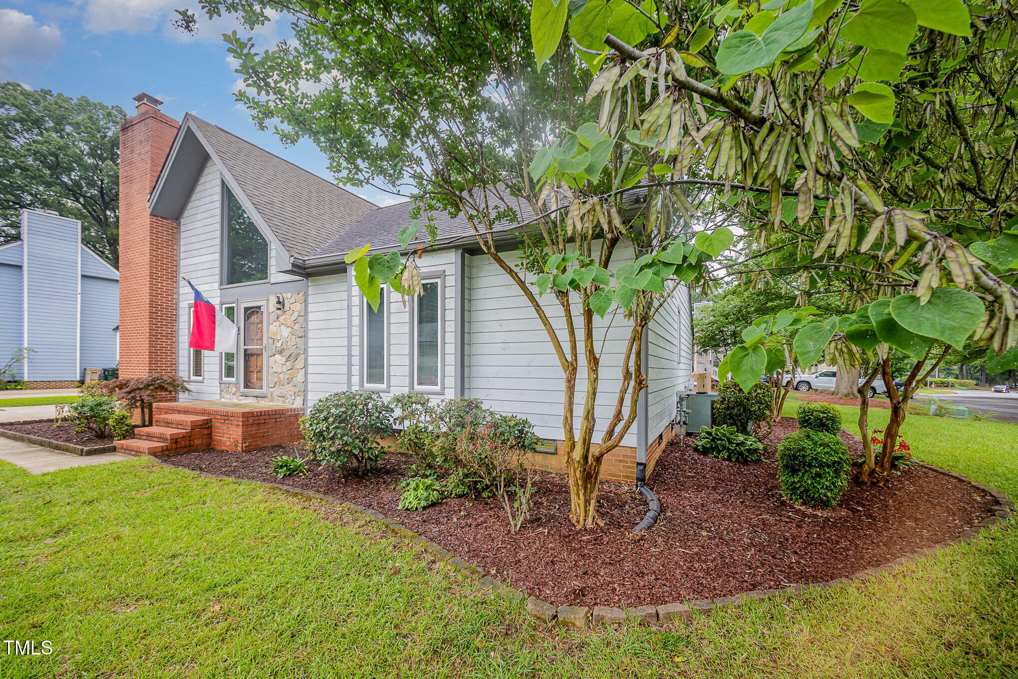 Property Photo: 100 Longneedle Court NC 27603