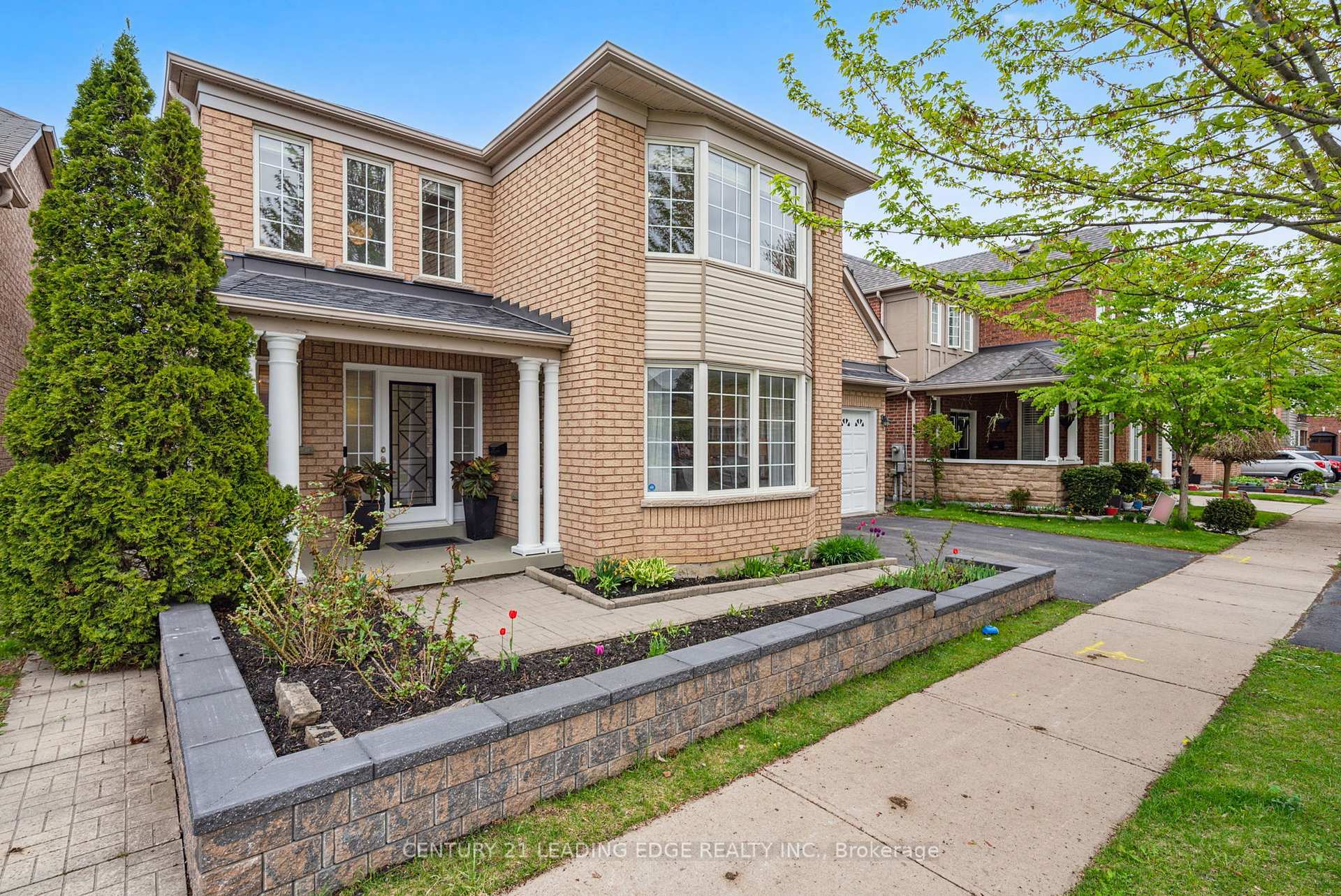Property Photo:  29 Alden Square  ON L1T 4Z2 
