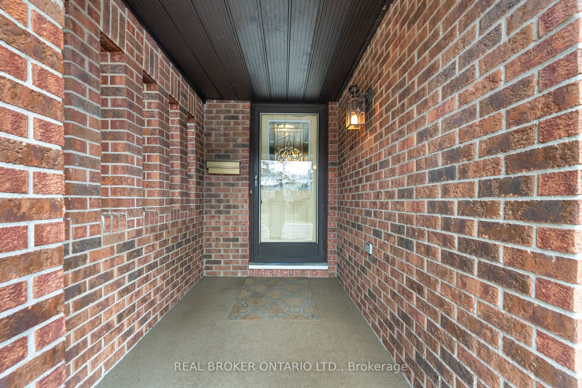 Property Photo:  127 Chimo Drive  ON K2L 2G7 