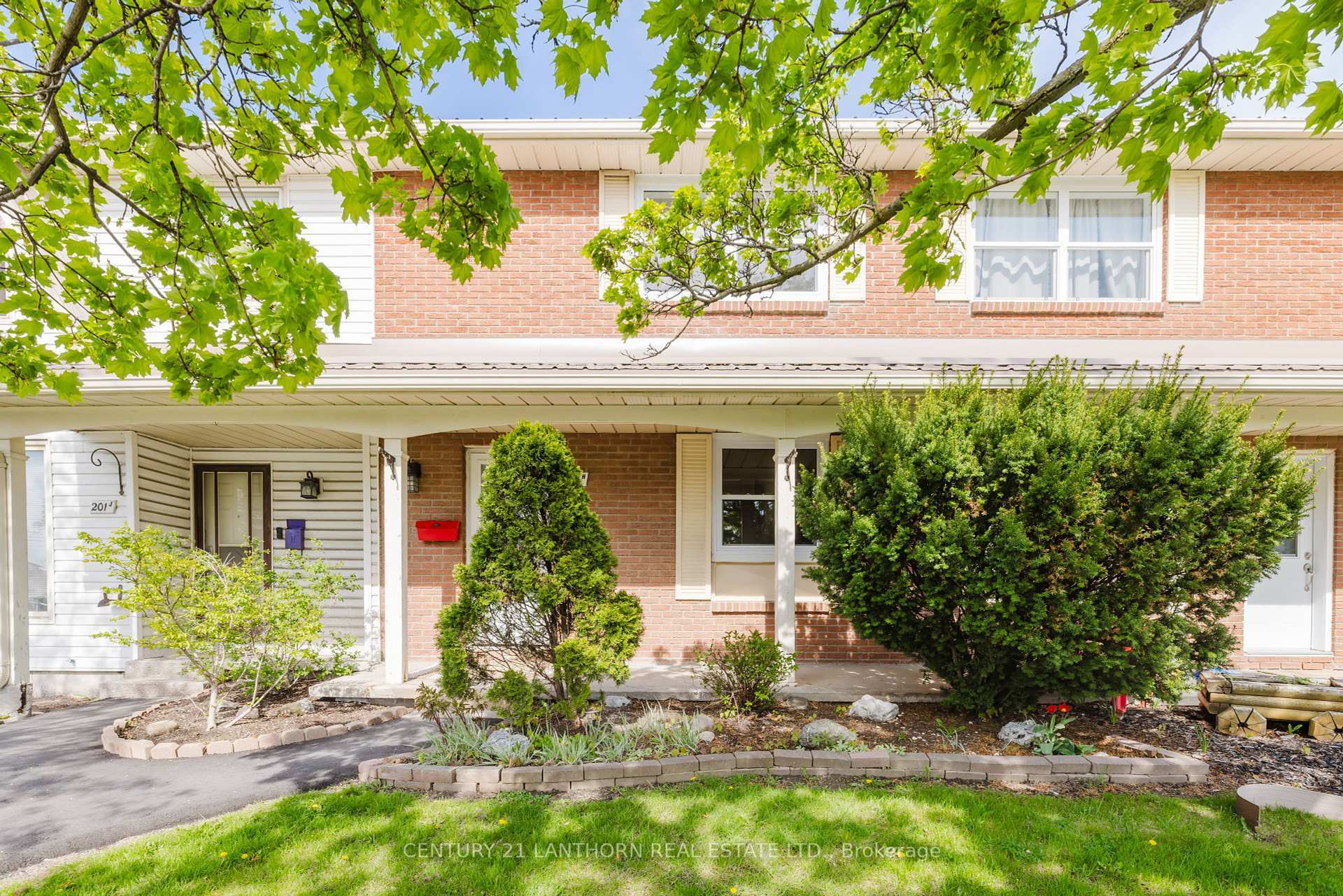 Property Photo: 201 North Park Street H ON K8P 4T9