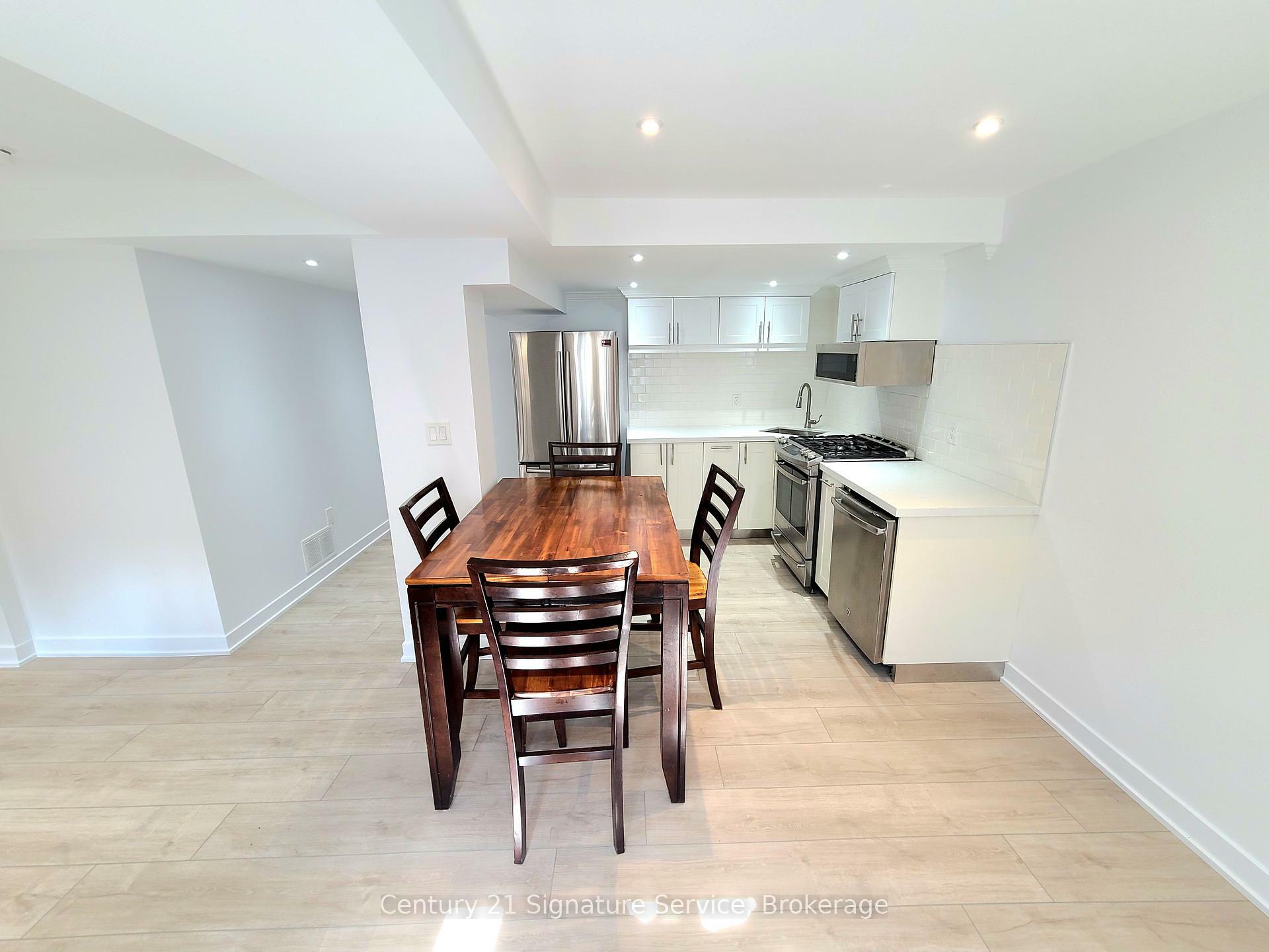 Property Photo: 790 Eaglemount Crescent Bsmt ON L5C 1N9