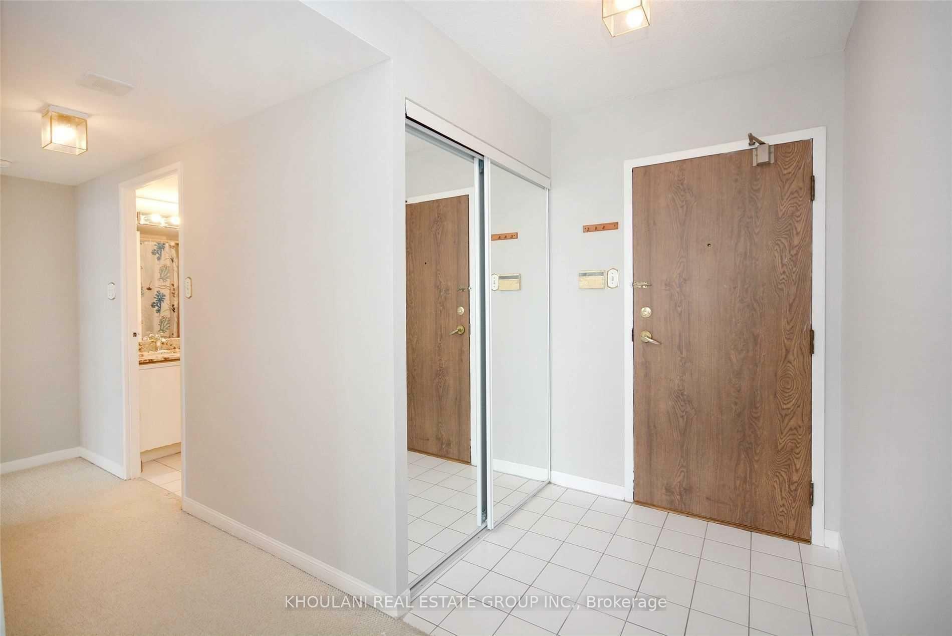 Property Photo: 550 Webb Drive 2110 ON L5B 3Y4