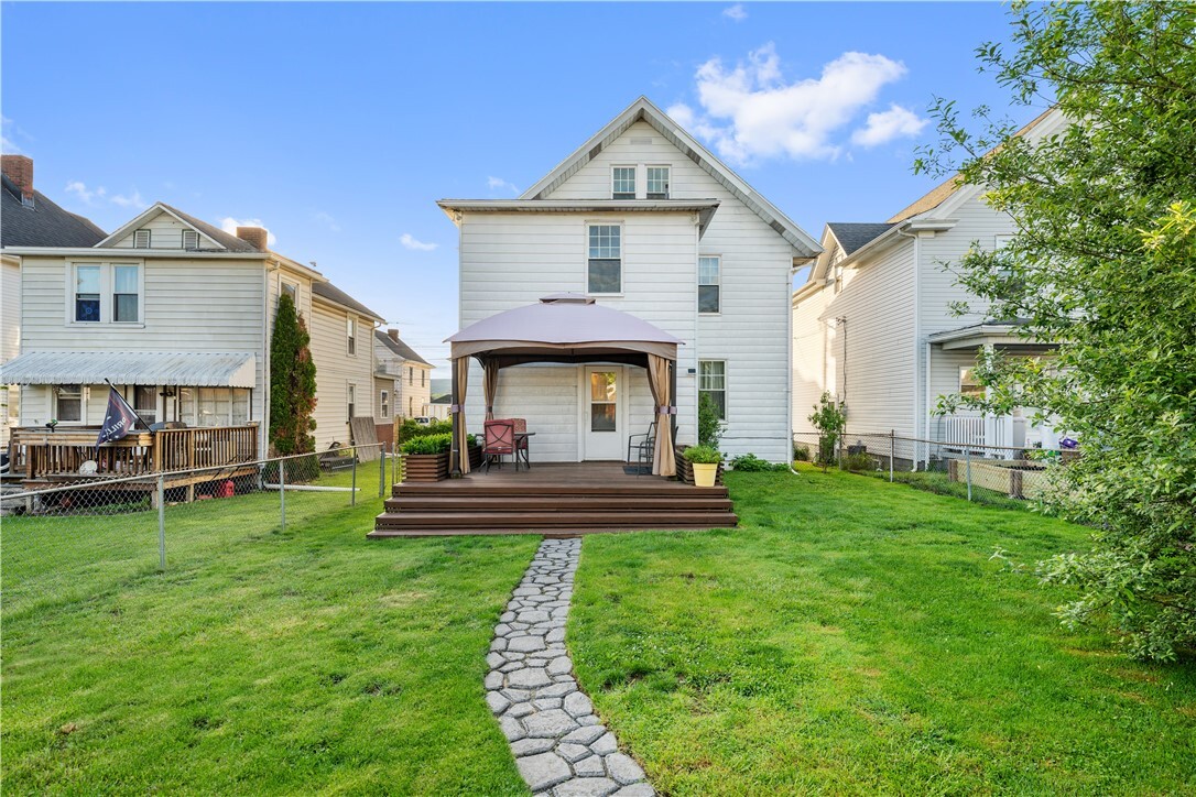 Property Photo: 210 Union St PA 15401