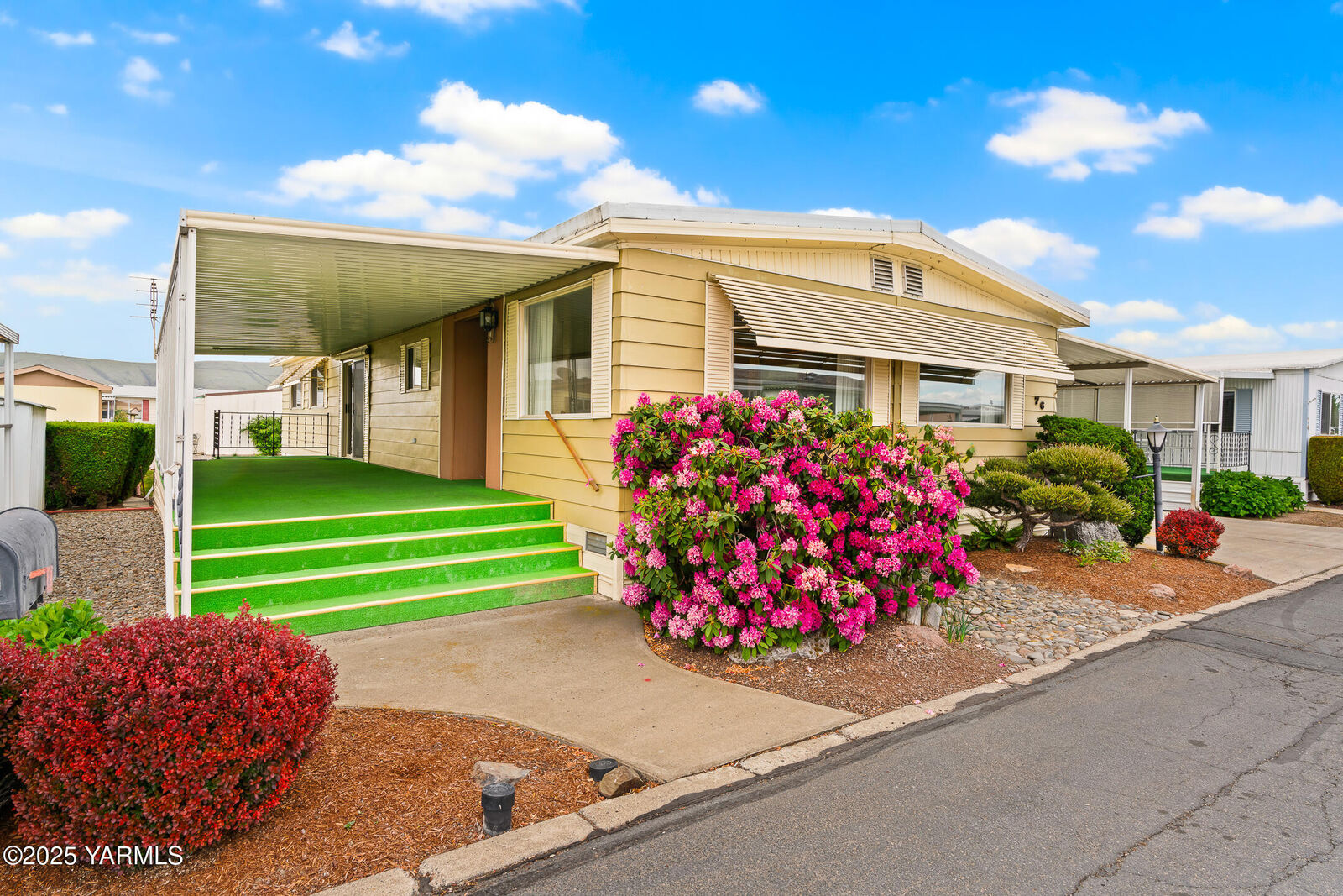 Property Photo:  18 W Washington Ave 76  WA 98902 