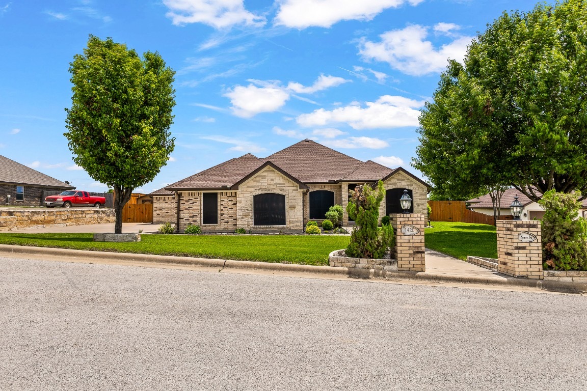 Property Photo: 1420 Gomer Lane TX 76548