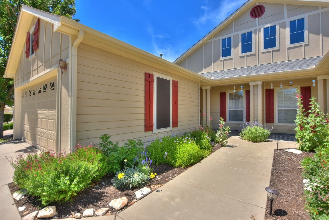 Property Photo: 221 Bonham Loop TX 78633