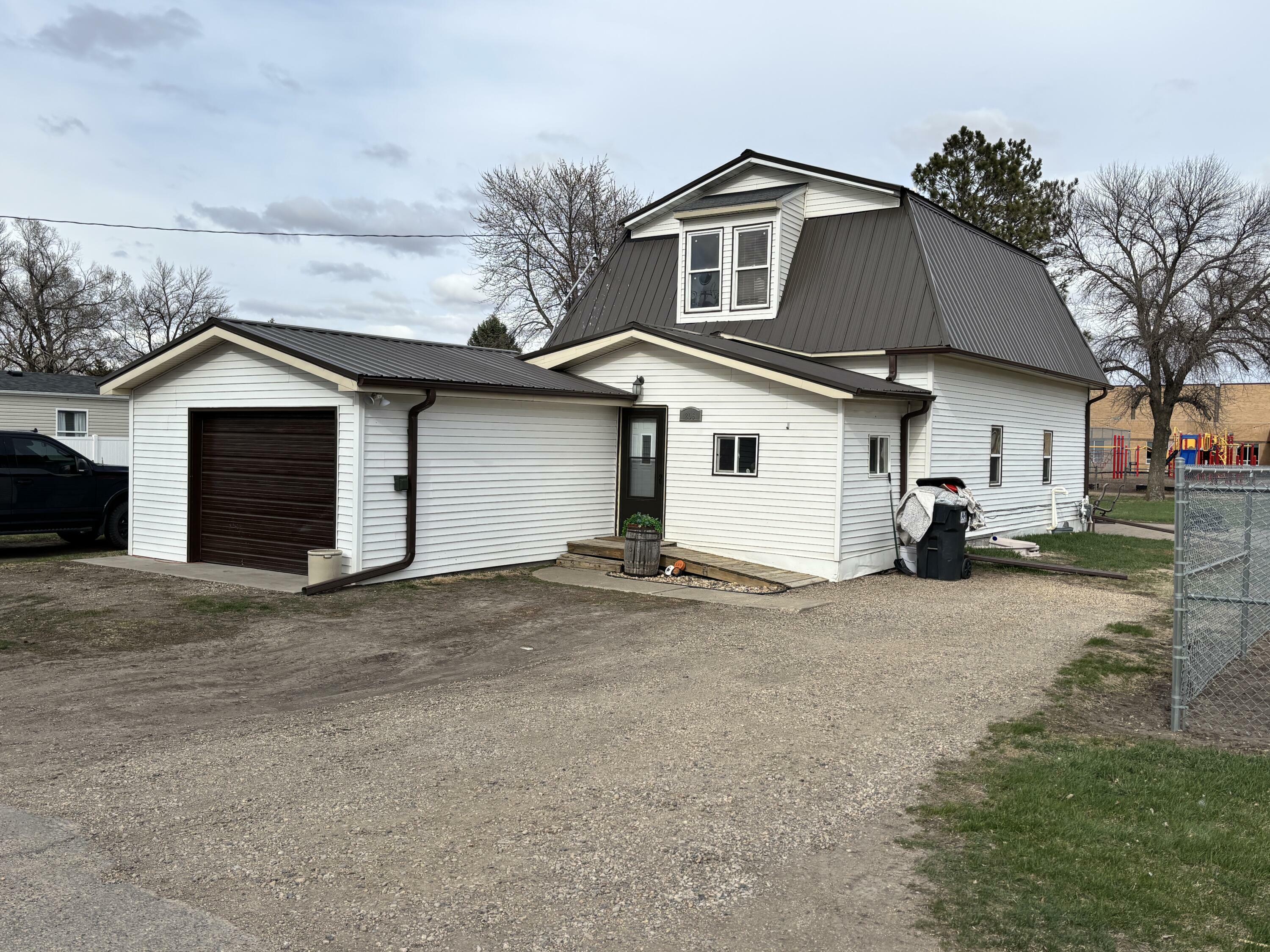 Property Photo: 206 7th St SD 57451