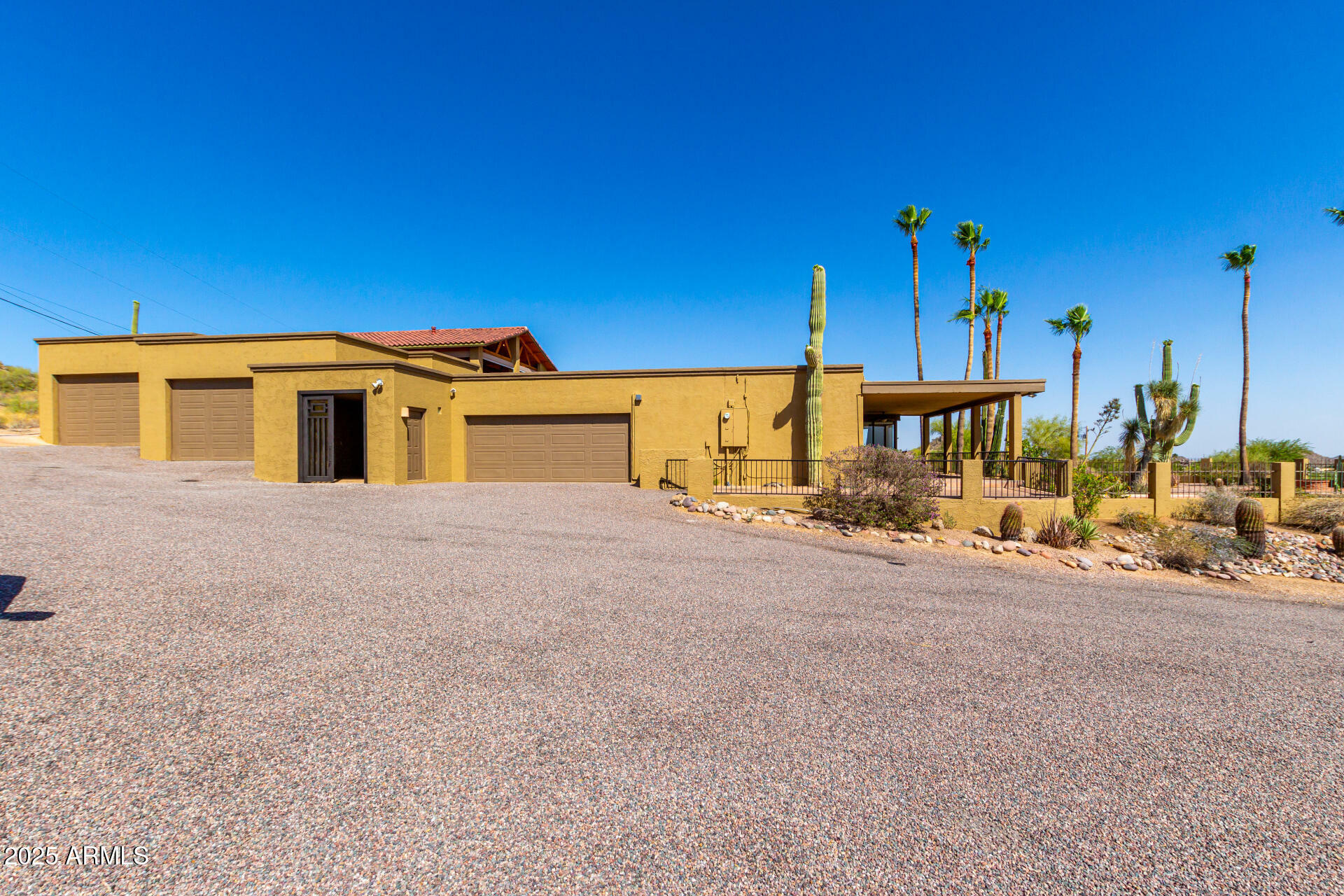 Property Photo: 8752 E Range Rider Trail AZ 85207