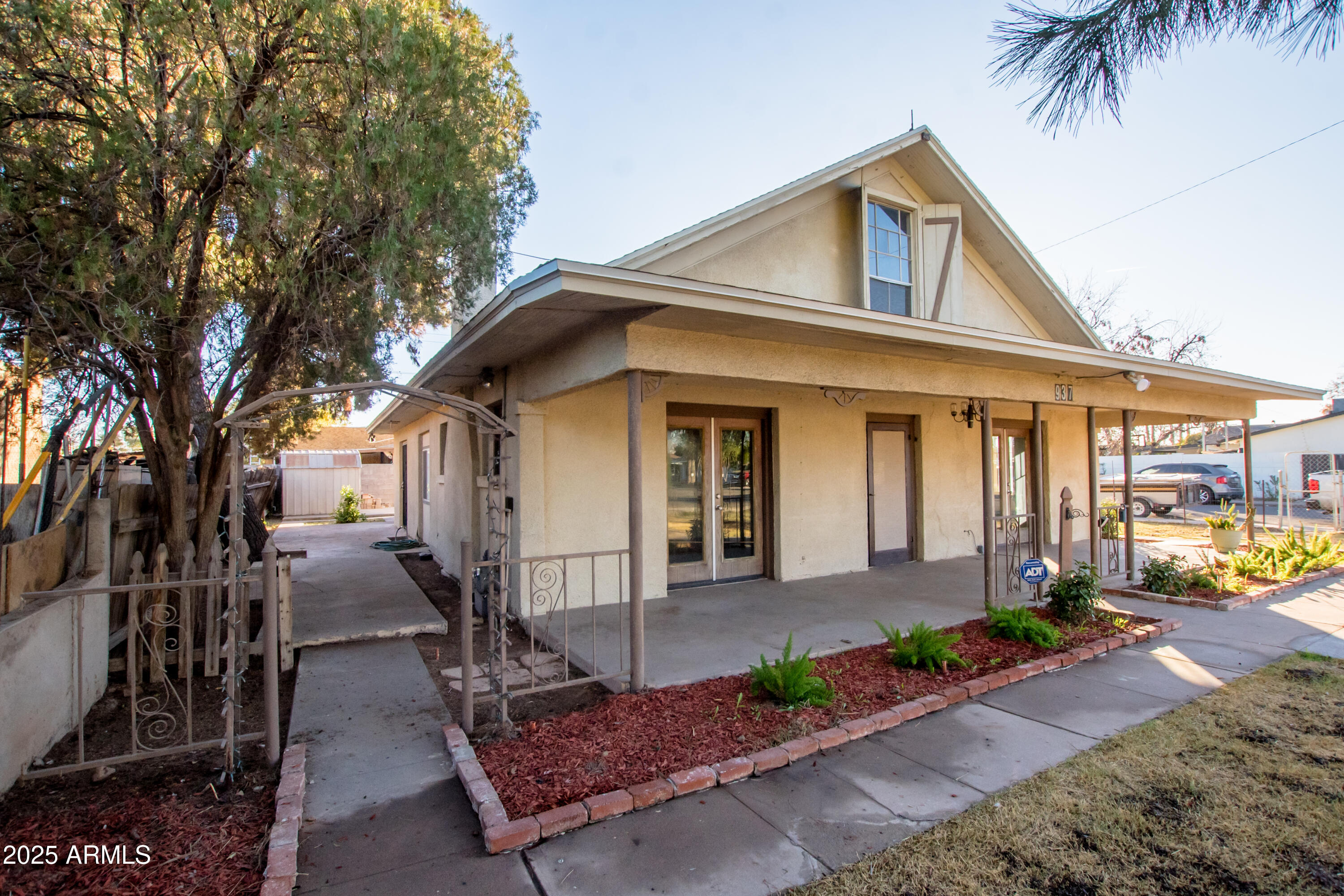 Property Photo:  937 E 6th Avenue  AZ 85204 