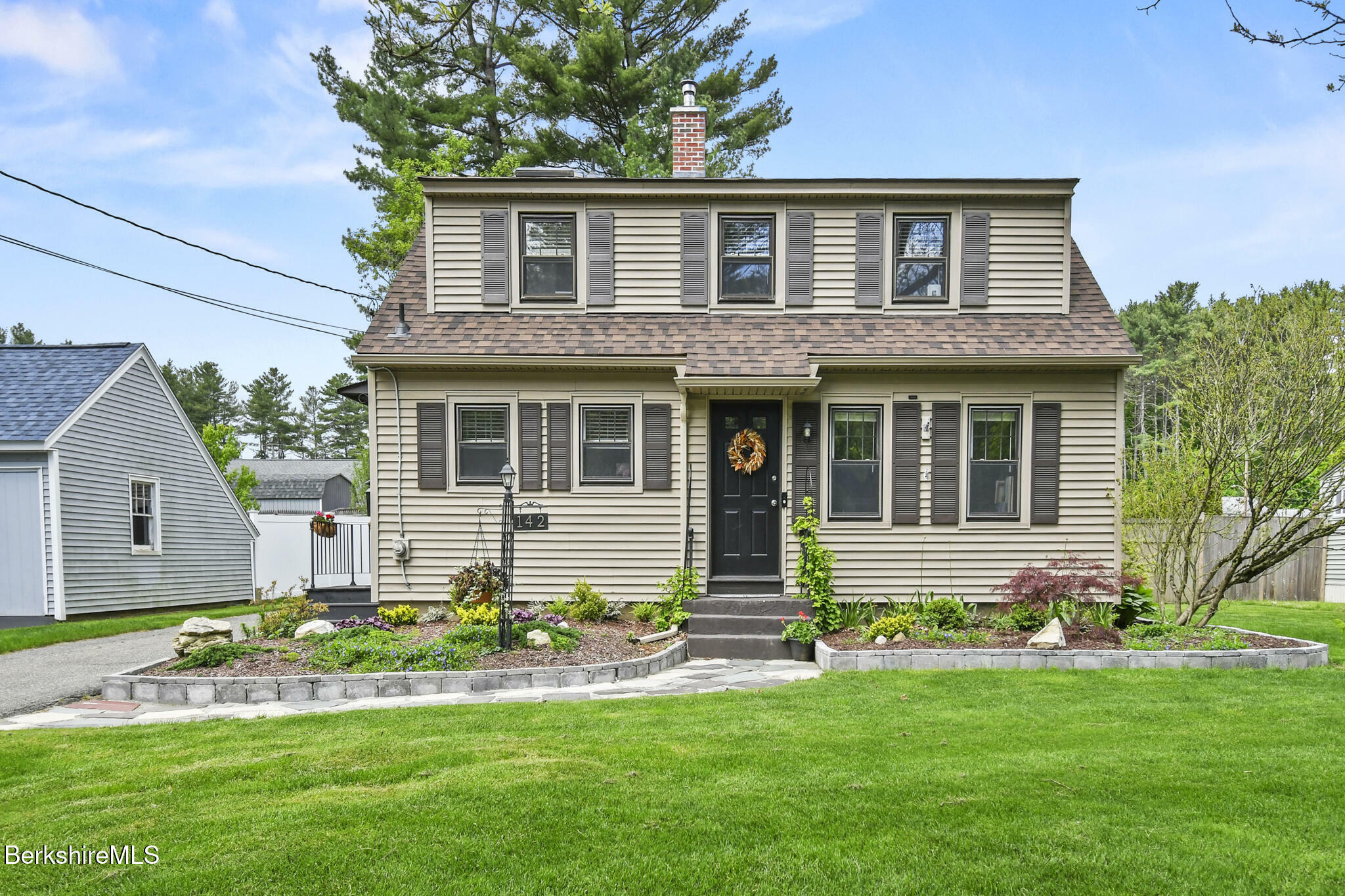 Property Photo: 142 Jason St MA 01201