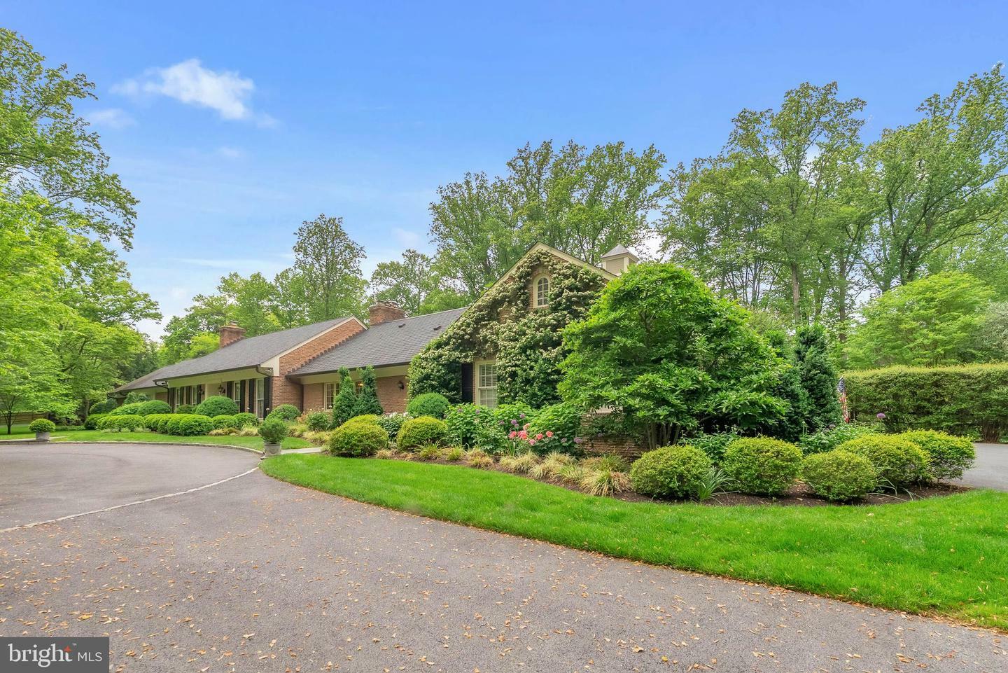 10900 Pleasant Hill Drive  Potomac MD 20854 photo