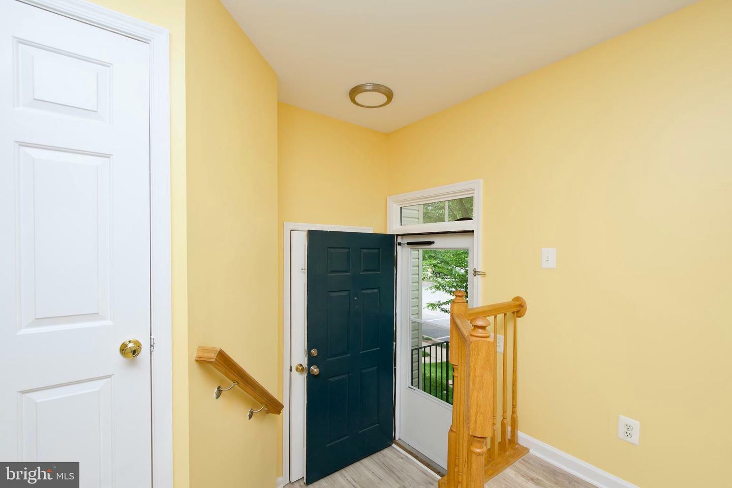 Property Photo: 10305 Butternut Circle VA 20110