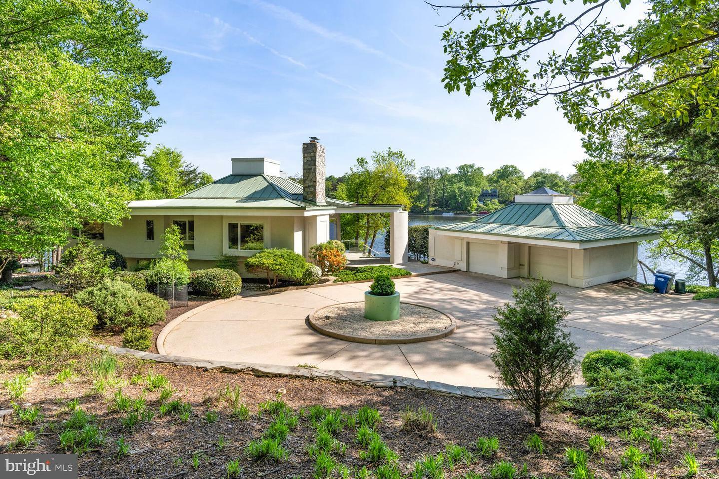 Property Photo: 6106 Beachway Drive VA 22041